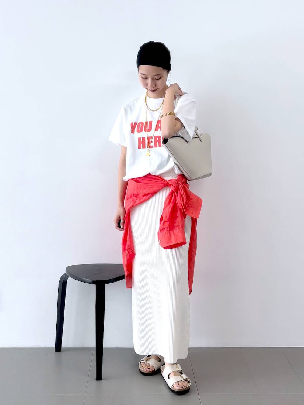 「トラッド、ナチュラル、夏コーデ、Tシャツ、スカート、高見え、休日コーデ、楽ちんコーデ、女子会、着痩せ、女子ウケ、BABYLONE、着痩せ・細見え、大人カジュアル、ロングスカート」|「Laura LombardiのLaura Lombardi / PORTRAITブレスレット(ブレスレット、ブラウン系)」を使った、blmikuroさん(レディース・164cm)の春コーディネートの4枚目の写真