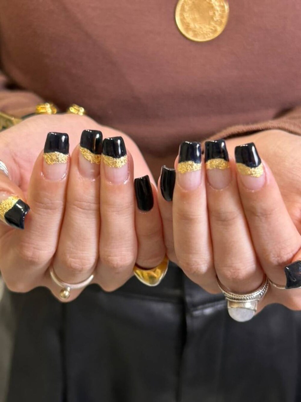 「BABYLONE、ネックレス、モード、ニュアンスネイル」｜「BEN AMUNの【ben-amun】コインネックレス（ネックレス、ゴールド系）」を使った、blmikuroさん（レディース・164cm）の夏コーディネートの3枚目の写真