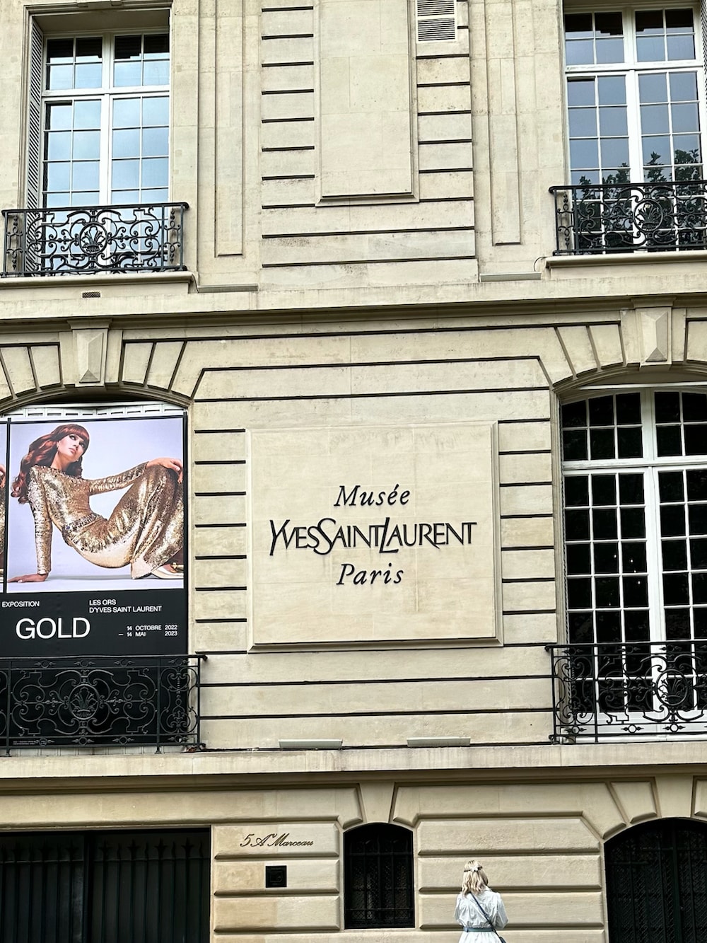 「シアーワンピース、GRL、フレンチガーリー、YVES SAINT LAURENT」｜「GRLのアイテム（ワンピース、ブラック系）」を使った、chamitamuさん（骨格ストレート・レディース・153cm）の冬コーディネートの3枚目の写真