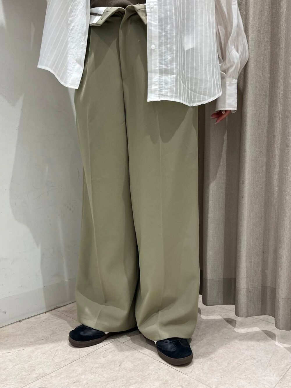 「大人カジュアル、カジュアルコーデ、春コーデ、senseofplace、春服、newarrival、新作、ブルベ夏、春カラーコーデ、骨格ストレート、骨スト、私のイチ推しブランド、暮らしを楽しむ、先取り春色トップスコーデ」｜「SENSE OF PLACE by URBAN RESEARCHのアウトポケットバケットバッグ（ショルダーバッグ、ブラウン系）」を使った、Yuiさん（レディース・160cm）の春コーディネートの5枚目の写真