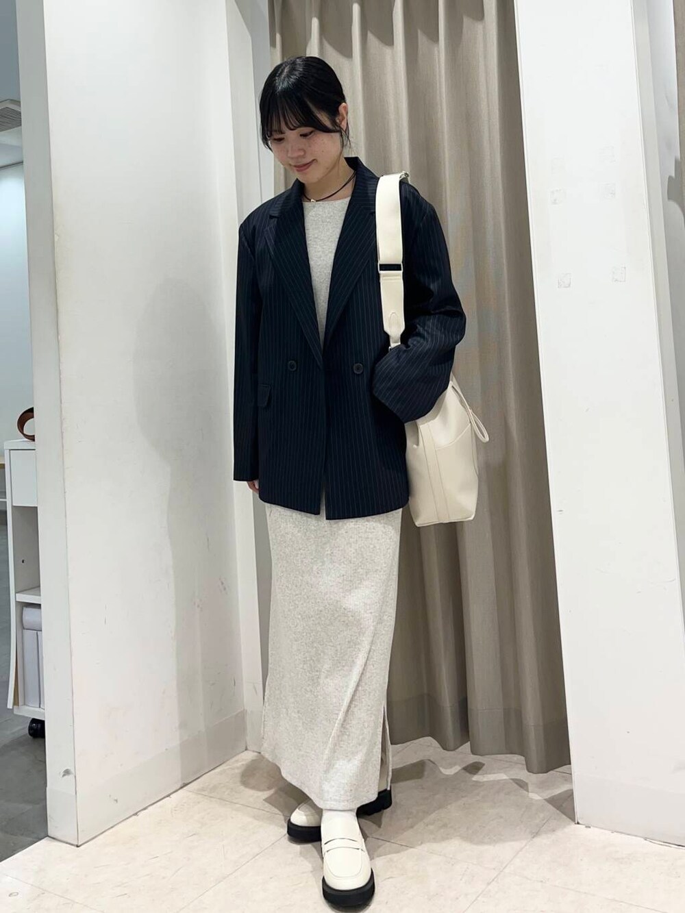 「センスオブプレイス、大人カジュアル、カジュアルコーデ、メンズライク、春コーデ、senseofplace、セレモニースタイル、春服、春アウター、newarrival、新作、メンズ、ブルベ夏、トレンドスタイル、ちくちくしない」|「RODE SKOのプラットフォームローファー(ローファー、ホワイト系)」を使った、Yuiさん(レディース・160cm)の冬コーディネートの3枚目の写真