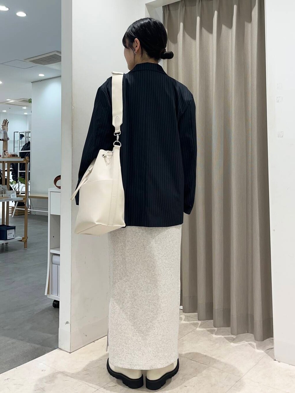 「センスオブプレイス、大人カジュアル、カジュアルコーデ、メンズライク、春コーデ、senseofplace、セレモニースタイル、春服、春アウター、newarrival、新作、メンズ、ブルベ夏、トレンドスタイル、ちくちくしない」|「RODE SKOのプラットフォームローファー(ローファー、ホワイト系)」を使った、Yuiさん(レディース・160cm)の冬コーディネートの4枚目の写真