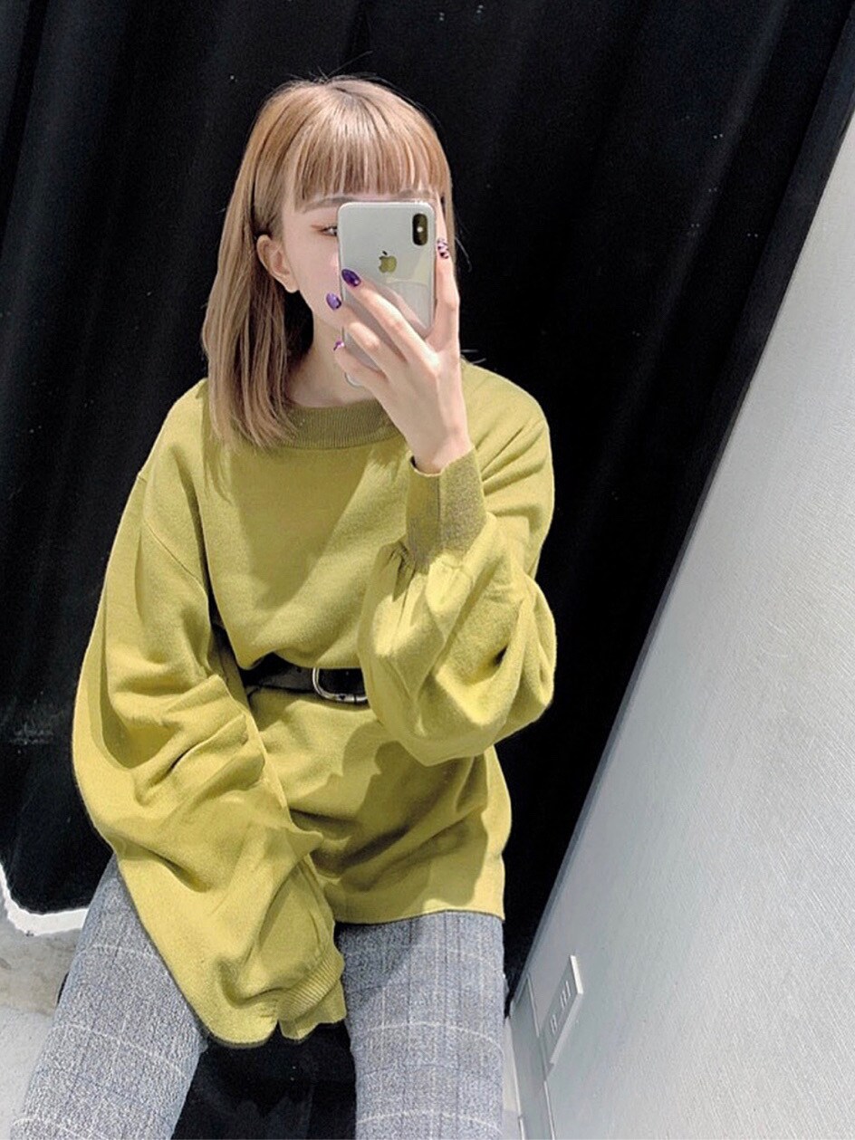 その他のその他パンツ、ベージュ系のニット/セーターを着用したレディースの秋コーディネートの2枚目の写真