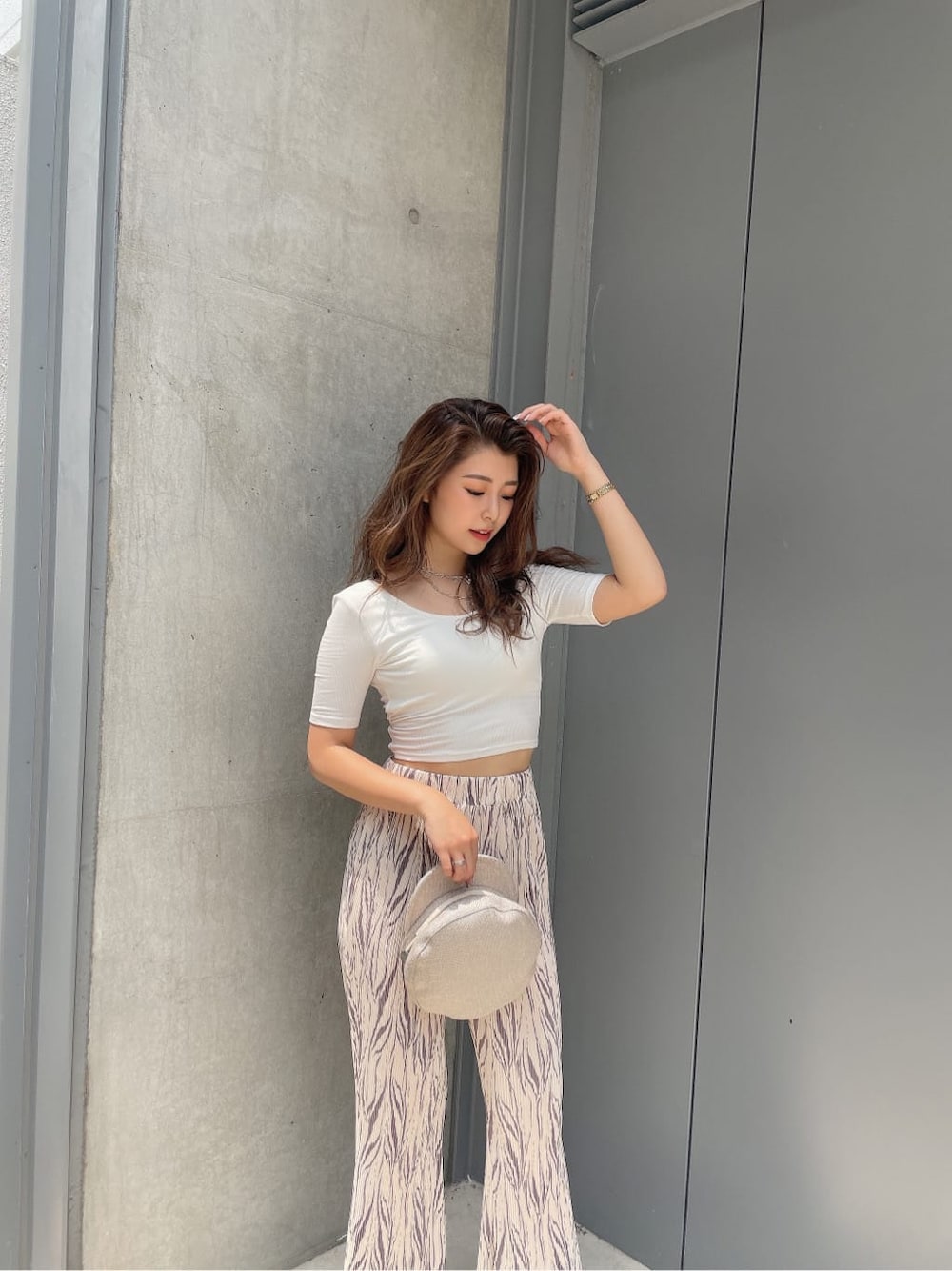 「GYDA、gydastaff、code、apparelstaff、fashion、ジェイダ、#gyda、選抜、158cmコーデ、選抜１、knit、プリーツ、白T」｜「GYDAのポインテッドミュール（パンプス、ホワイト系）」を使った、aikaさん（レディース・158cm）の夏コーディネートの5枚目の写真