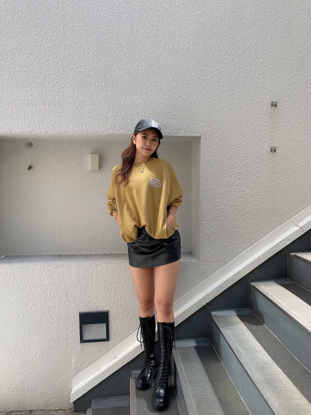 「GYDA、gydastaff、code、apparelstaff、fashion、ジェイダ、#gyda、選抜、158cmコーデ、選抜１、オーバーサイズ、プルオーバーカット、キャップ、トレーナー、スニーカー」｜「GYDAのニットドッキングインソールワークブーツ（ブーツ、ブラック系）」を使った、aikaさん（レディース・158cm）の秋コーディネートの3枚目の写真