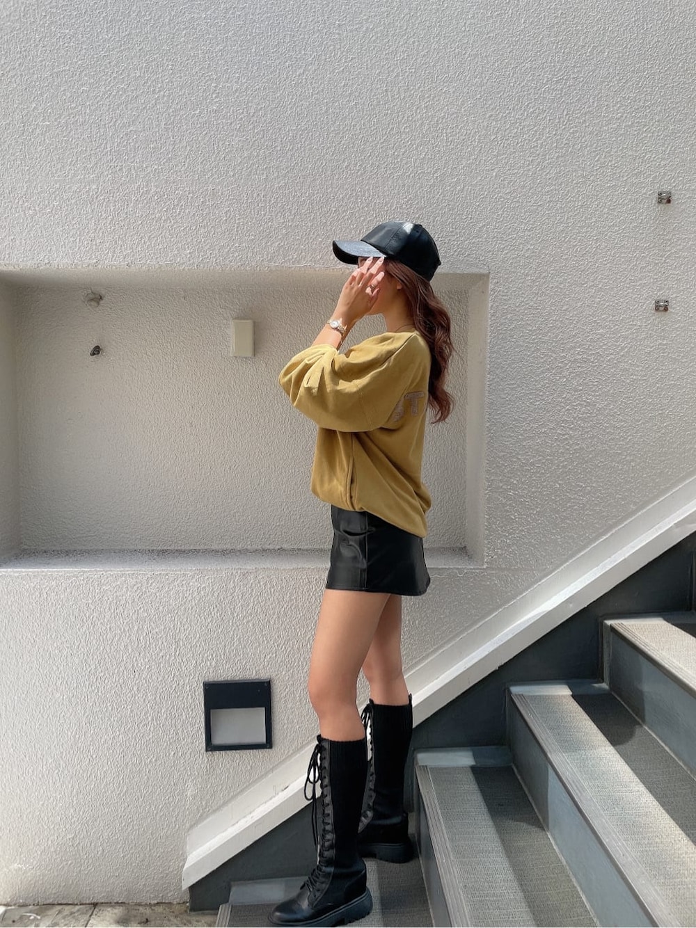 「GYDA、gydastaff、code、apparelstaff、fashion、ジェイダ、#gyda、選抜、158cmコーデ、選抜１、オーバーサイズ、プルオーバーカット、キャップ、トレーナー、スニーカー」｜「GYDAのニットドッキングインソールワークブーツ（ブーツ、ブラック系）」を使った、aikaさん（レディース・158cm）の秋コーディネートの4枚目の写真