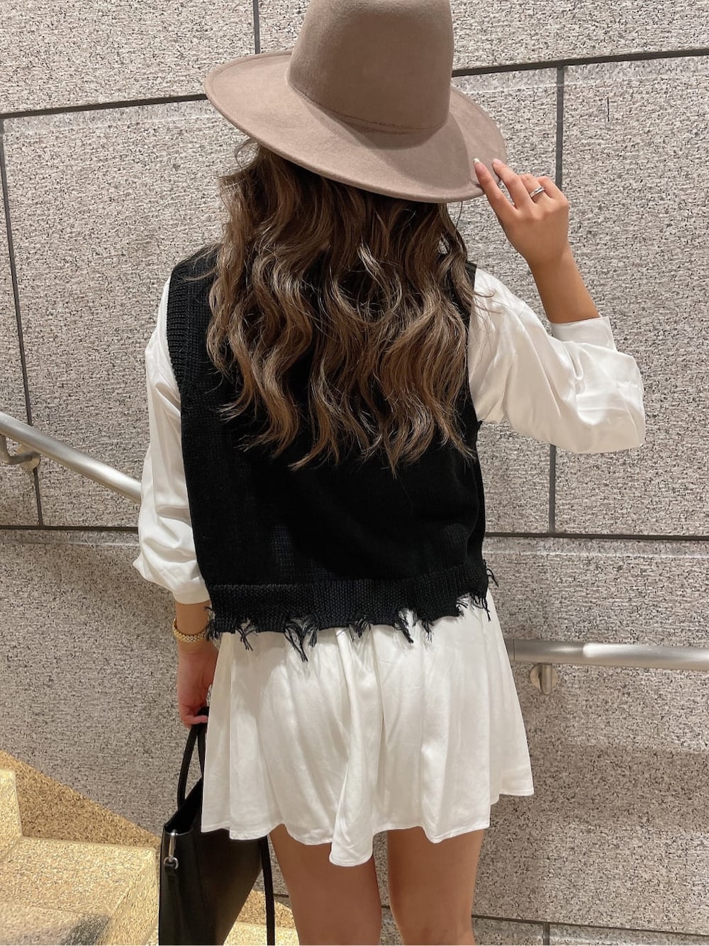 「GYDA、gydastaff、code、apparelstaff、fashion、デニム、ジェイダ、knit、ワンピース、ハット、シャツ、#gyda、158cmコーデ、選抜１」｜「GYDAのバックオープンシャツワンピース（ワンピース、ホワイト系）」を使った、aikaさん（レディース・158cm）の夏コーディネートの8枚目の写真