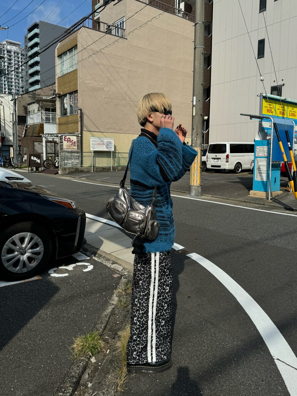 「最近のいい感じコーデ、タートルネック、冬アウター、オトナカジュアル、淡色コーデ、冬、今日のコーデ、ユニクロ、おでかけコーデ、低身長、カーディガン、PAGEBOY、冬コーデ、GU、ニット」｜「JEANASISの4ポケットワンショルダーBAG/131265（ショルダーバッグ、シルバー系）」を使った、Yukiさん（メンズ・171cm）の秋コーディネートの2枚目の写真