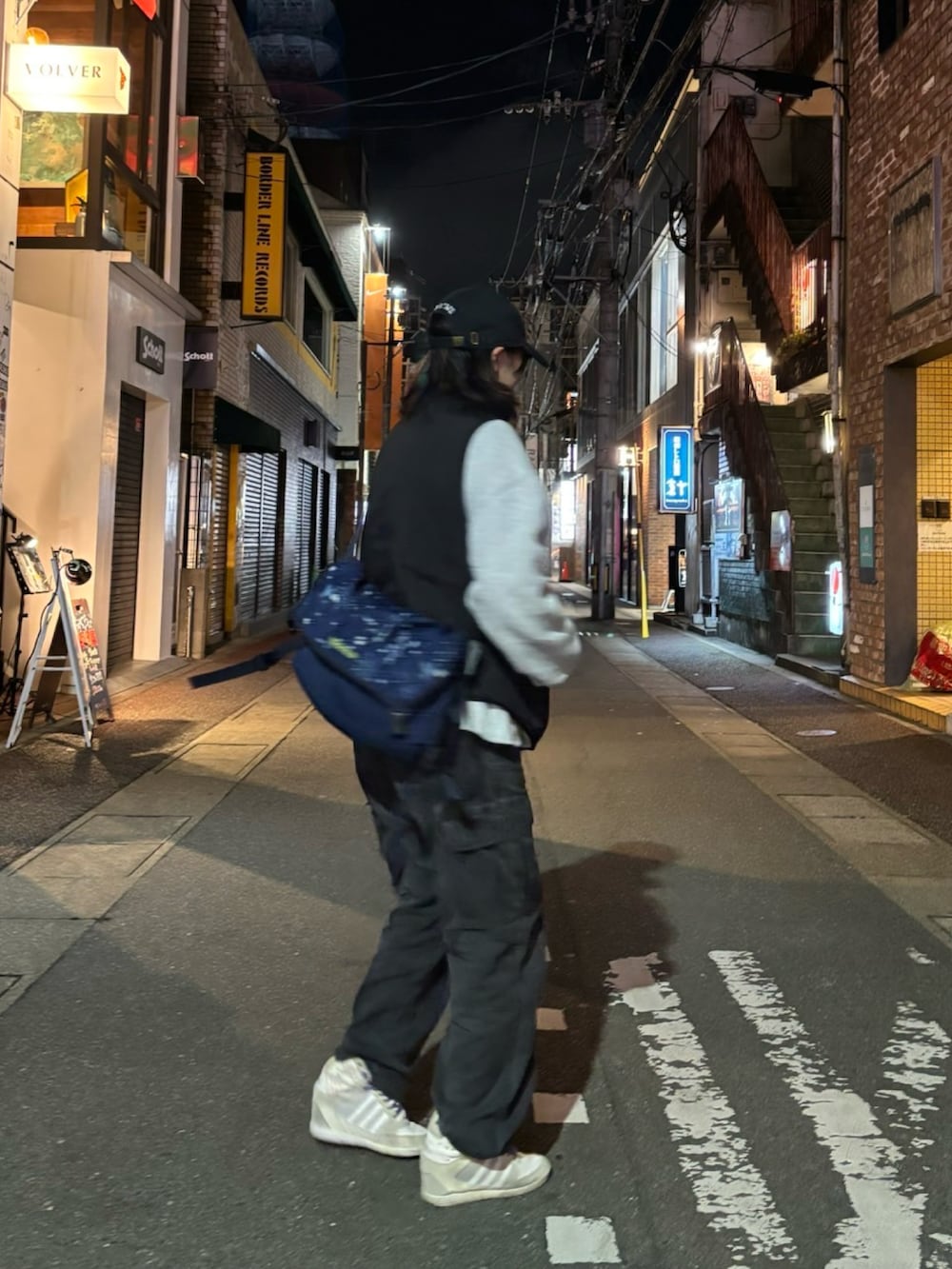 「ストリート、古着MIX、adidas、福岡、stussy、シンプルコーデ、おしゃれさんと繋がりたい、古着好きな人と繋がりたい、FR2」｜「FR2のアイテム（キャップ、ブラック系）」を使った、　彩蒼さん（レディース・162cm）の冬コーディネートの2枚目の写真