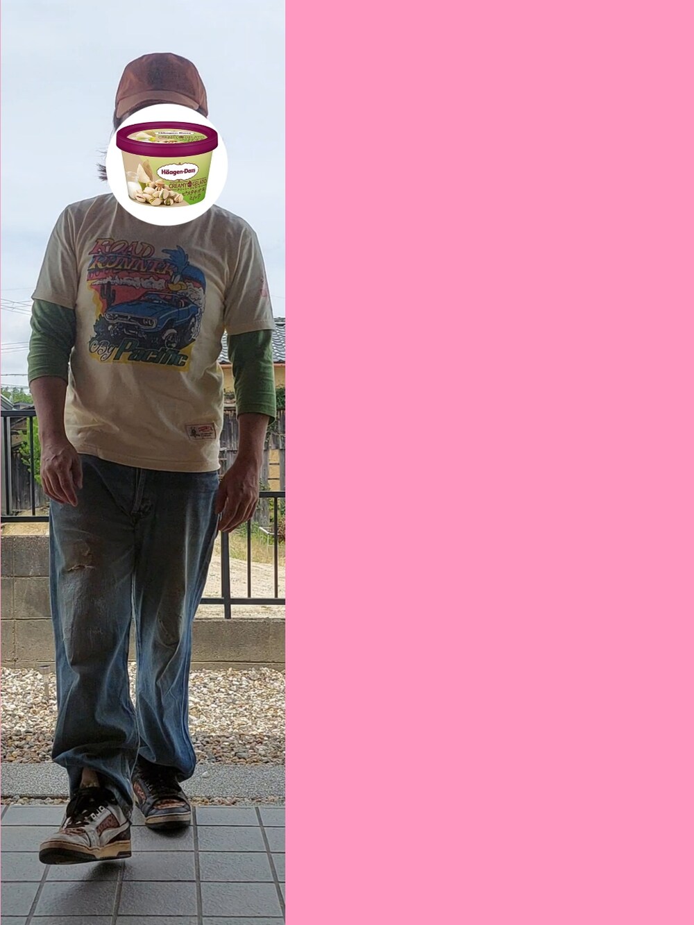 イエロー系のTシャツ/カットソー、グリーン系のTシャツ/カットソー、ブルー系のデニムパンツを着用したメンズの夏コーディネートの3枚目の写真