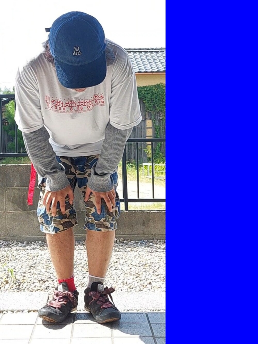 「AIRJAM、AIRJAM2000、夏だ！Tシャツ着よう！、フェススタイル、カーゴパンツ、ハーフパンツ、キャップ、左右非対称、SOBUT、バンドT」｜「Championのアイテム（キャップ、ブルー系）」を使った、Neggyさん（メンズ・165cm）の夏コーディネートの2枚目の写真