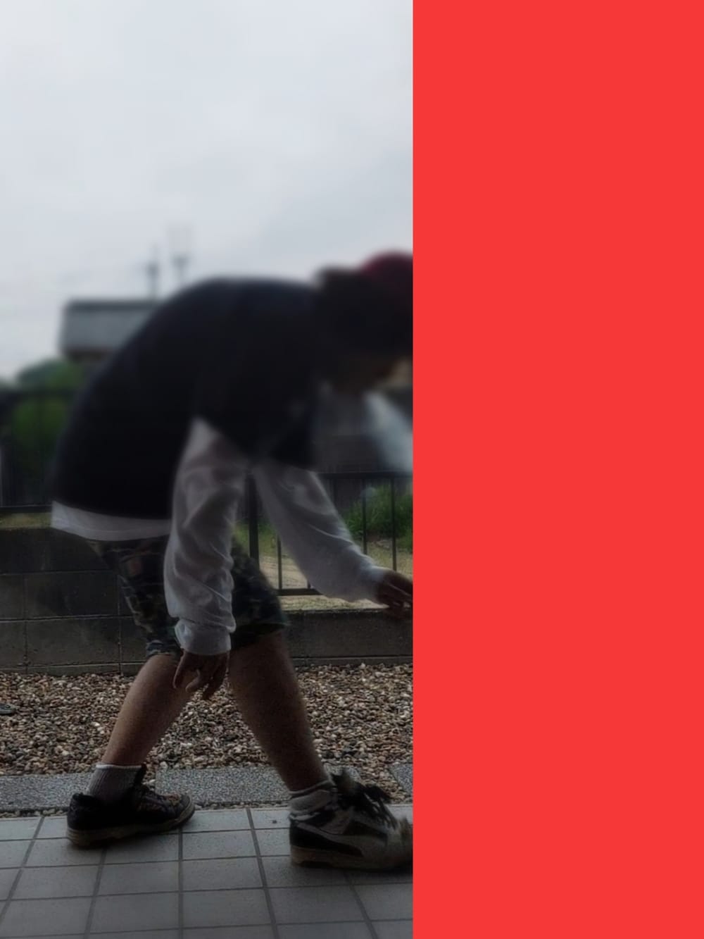 「カーゴパンツ、ショーツ、迷彩、ハイカットスニーカー、ローカットスニーカー、BEAST、豹柄、ハラコスニーカー、キャップ、バンドT、ニューロティカ18周年Tシャツ2002、Y2K、ロンT、ビックT」｜「HONDAのアイテム（キャップ、レッド系）」を使った、Neggyさん（メンズ・165cm）の夏コーディネートの3枚目の写真