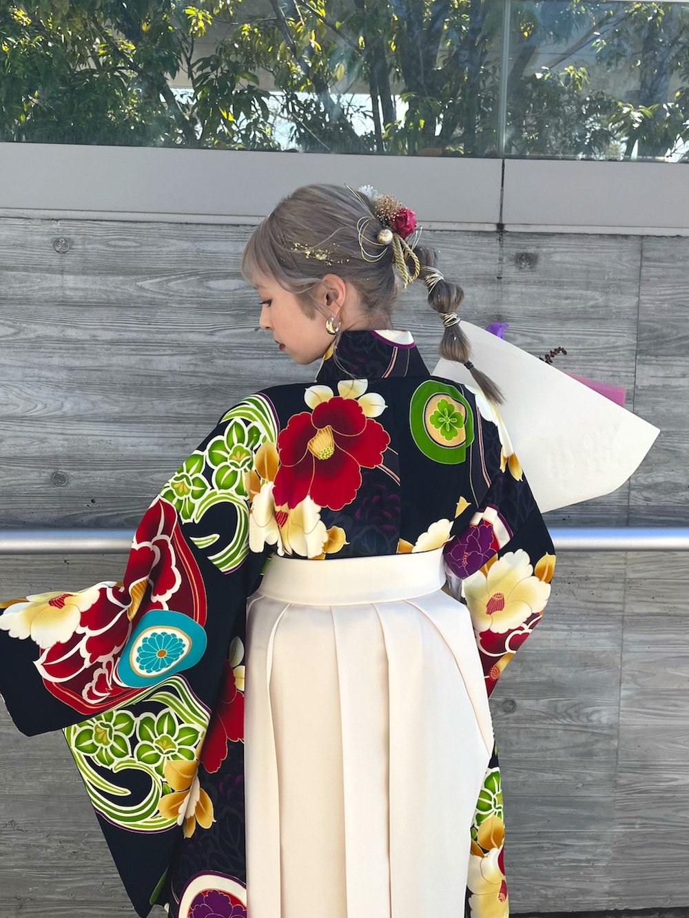 「袴、卒業式、卒業式コーデ、振袖、春コーデ、卒業袴、和装、着物、キレイめ、低身長、ブーツ、ブーツスタイル、ショートブーツ」｜「JAPAN STYLEのアイテム（フォーマルスーツ/小物、ブラック系）」を使った、りなてぃさん（骨格ストレート・レディース・150cm）の春コーディネートの2枚目の写真