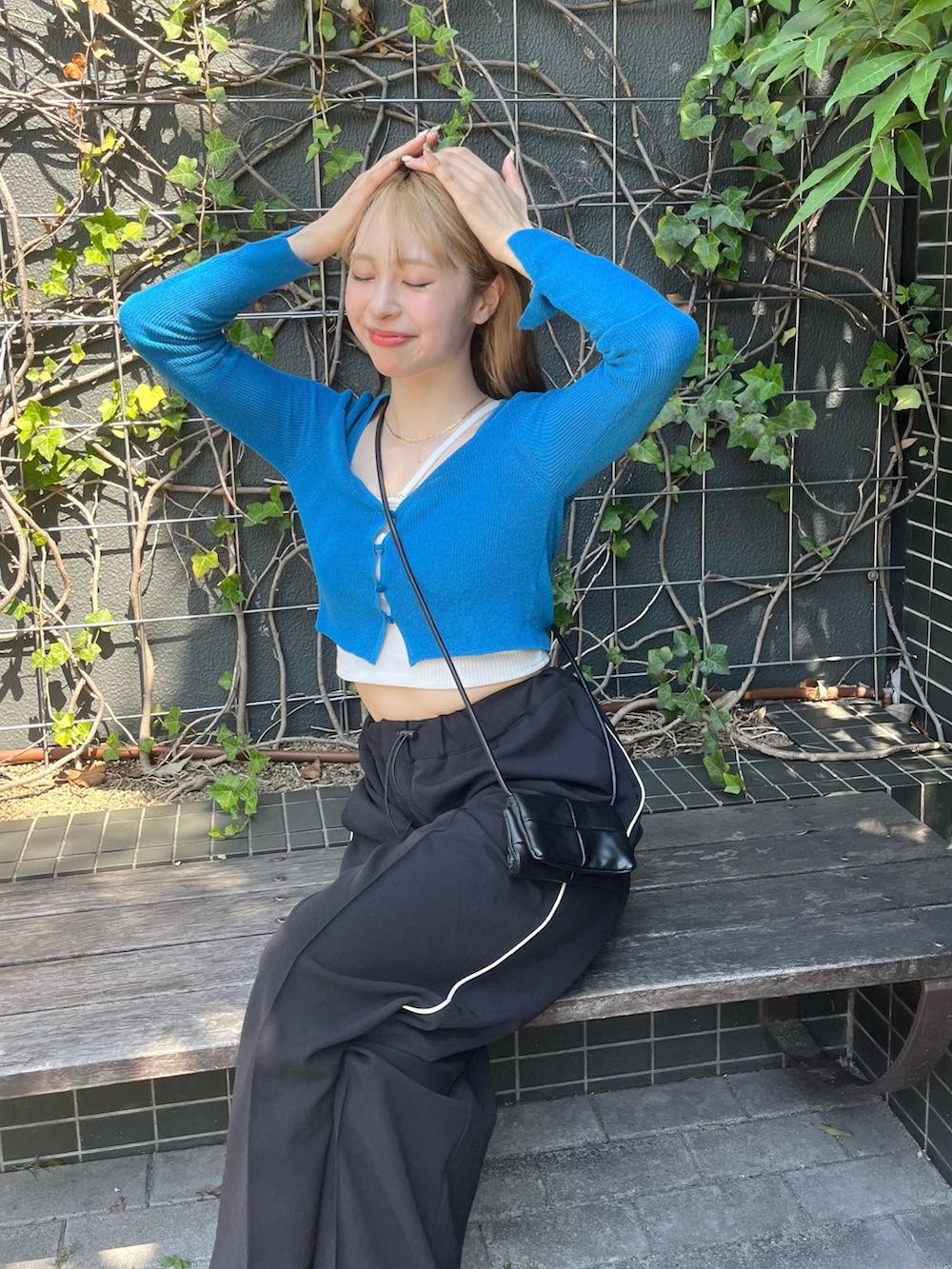 「フェススタイル、韓国ファッション、トラックパンツ、お出かけコーデ、アウトドアスタイル、プチプラ、サンダル、ストリート、サングラス、ショルダーバッグ、厚底シューズ、夏コーデ、ミニバッグ、WEARyouthコーデ、アツいコーデ全部見せ」｜「SHEINのアイテム（サングラス、ブラック系）」を使った、りなてぃさん（骨格ストレート・レディース・150cm）の夏コーディネートの2枚目の写真