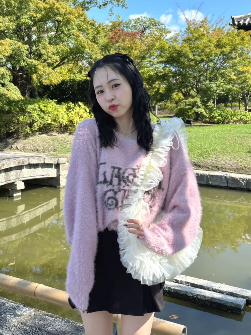 「秋っぽコーデ更新中、秋コーデ、ピンク、ニット、シャギーニット、スカート、ブーツ、厚底シューズ、ロングブーツ、デートコーデ、ショルダーバッグ、ハロウィン、ミニスカート、お出かけコーデ、韓国ファッション」|「LAGUA GEMの【追加生産】SWIRL LOGO SHAGGY ニット(ニット/セーター、ピンク系)」を使った、りなてぃさん(骨格ストレート・レディース・150cm)の秋コーディネートの2枚目の写真