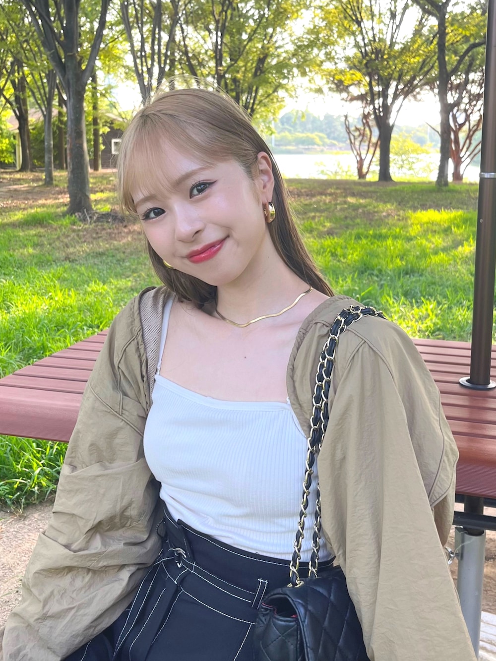 「今日のコスメと服、PR、秋コーデ、ボレロ、カーディガン、ベージュ、ショルダーバッグ、ブーツ、厚底シューズ、厚底ブーツ、韓国ファッション、休日スタイル、お出かけコーデ、シンプルコーデ、スポーツミックス」|「MAJOLICA MAJORCAのマジョリカ マジョルカ シャドーカスタマイズ (ブリリアントグリッター)(アイシャドウ、ホワイト系)」を使った、りなてぃさん(骨格ストレート・レディース・150cm)の秋コーディネートの2枚目の写真