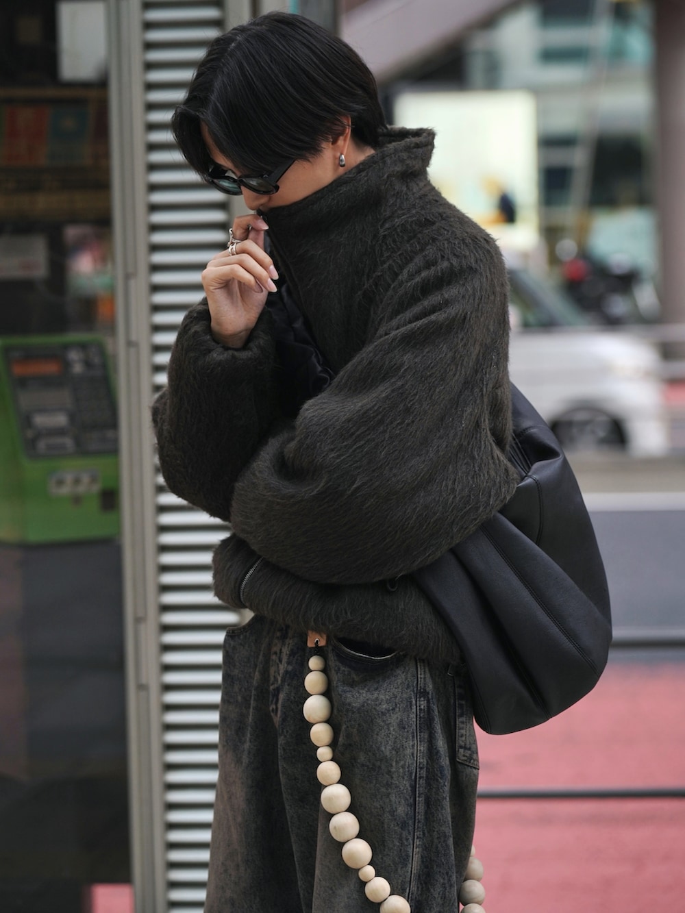 「アウトドアスタイル、カーキ、秋服準備はじめました、ローファー、デートコーデ、韓国ファッション、ショルダーバッグ、休日スタイル、秋コーデ、冬コーデ、プチプラ、デニム、サングラス、大人カジュアル、秋っぽコーデ更新中」｜「WYM LIDNMのWOOL BLEND SHAGGY SHORT BLOUSON（ブルゾン、グリーン系）」を使った、しーさん（メンズ・177cm）の秋コーディネートの4枚目の写真