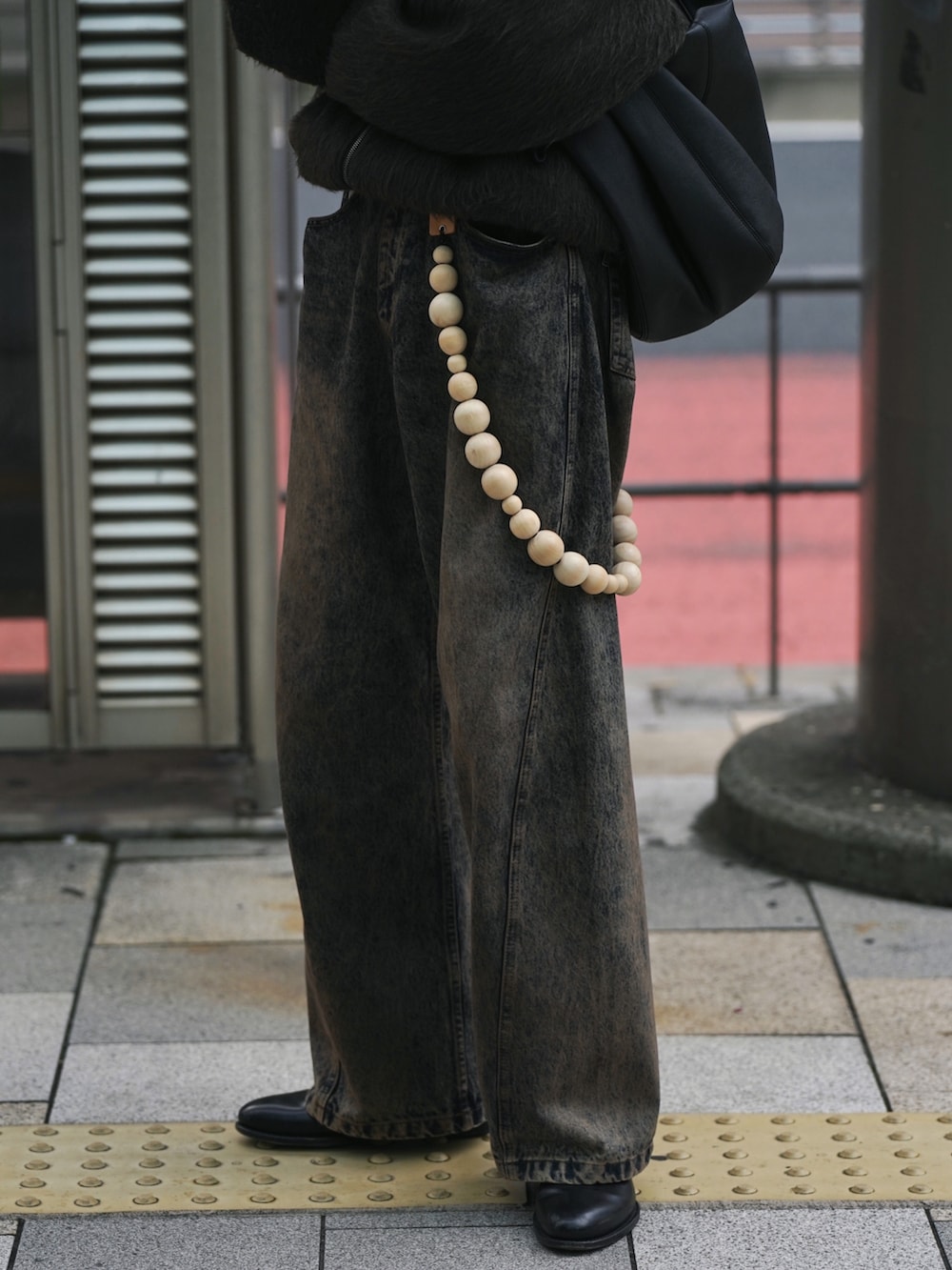 「アウトドアスタイル、カーキ、秋服準備はじめました、ローファー、デートコーデ、韓国ファッション、ショルダーバッグ、休日スタイル、秋コーデ、冬コーデ、プチプラ、デニム、サングラス、大人カジュアル、秋っぽコーデ更新中」｜「WYM LIDNMのWOOL BLEND SHAGGY SHORT BLOUSON（ブルゾン、グリーン系）」を使った、しーさん（メンズ・177cm）の秋コーディネートの5枚目の写真