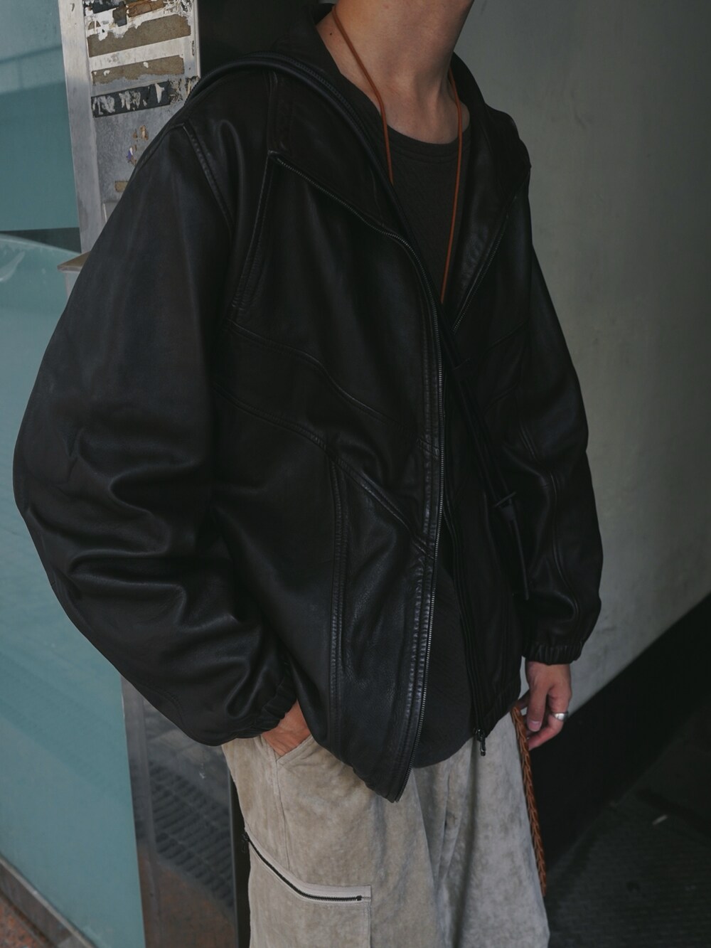 FADED SHEEP SKIN TRACK JACKETを使った人気ファッション