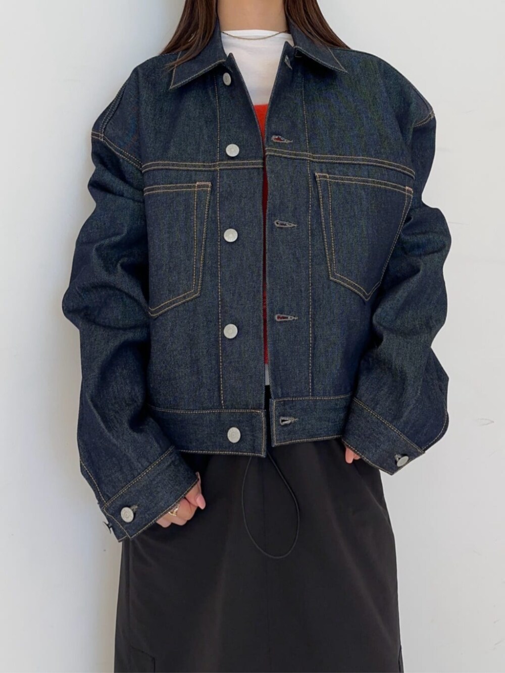 「TOMORROWLAND、トゥモローランド、Edition、AcneStudios、デニムジャケット、スリットスカート、ロングスカート、ニットキャミソール、ニットベスト、オレンジ、大人カジュアル」｜「EDITIONの【WEB先行予約】ベビーアルパカ ニットキャミソール（ベスト、オレンジ系）」を使った、Yonemitsu_TOMORROWLANDさん（レディース・166cm）の秋コーディネートの3枚目の写真