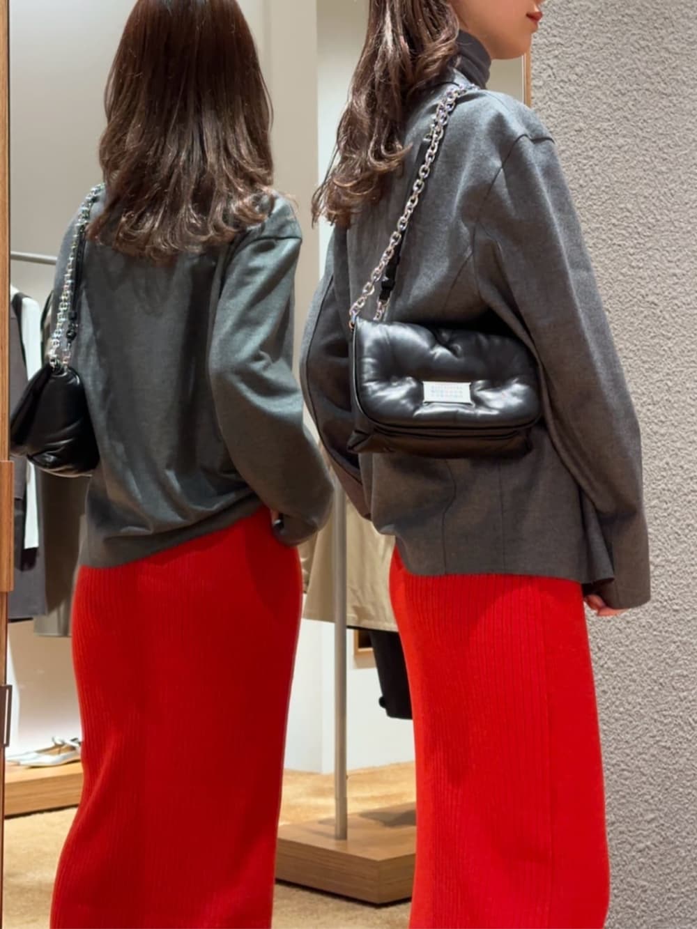 「TOMORROWLAND、トゥモローランド、Edition、Maison Margiela、テーラードジャケット、ジャケットスタイル、ニットスカート、ロングスカート、レッド、ネックウォーマー、アウター、大人カジュアル」｜「EDITIONのリブニット ボタンタイトスカート（スカート、レッド系）」を使った、Yonemitsu_TOMORROWLANDさん（レディース・166cm）の秋コーディネートの3枚目の写真