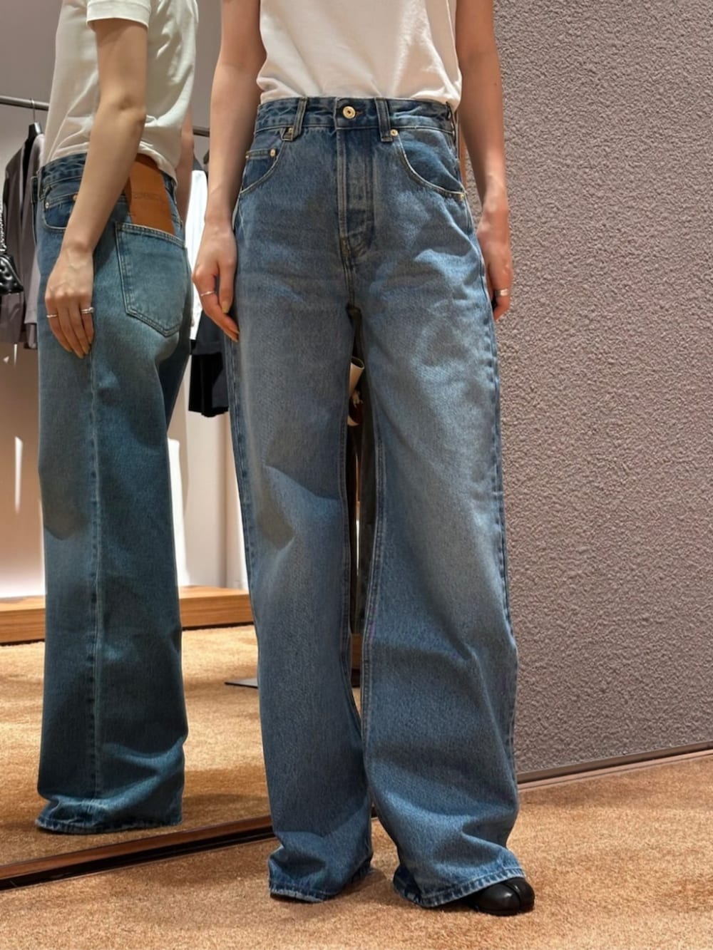 「TOMORROWLAND、トゥモローランド、Edition、JACQUEMUS、Maison Margiela、ノーカラージャケット、デニム、大人カジュアル、デイリーカジュアル」｜「EDITIONのウールトロピカル ノーカラージャケット（ノーカラージャケット、ブラック系）」を使った、Yonemitsu_TOMORROWLANDさん（レディース・166cm）の春コーディネートの4枚目の写真
