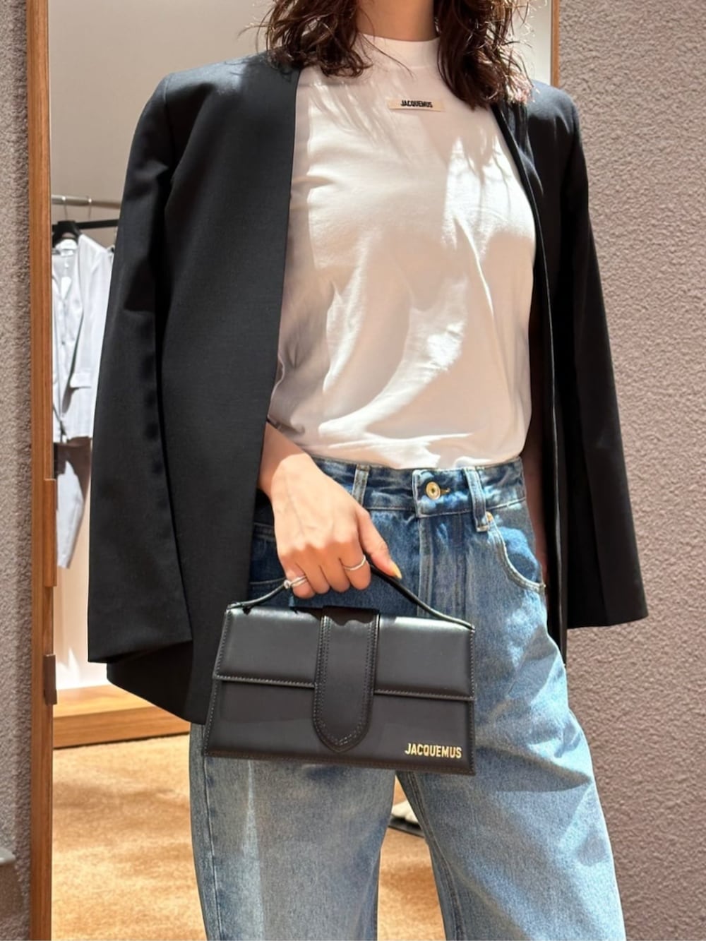 「TOMORROWLAND、トゥモローランド、Edition、JACQUEMUS、Maison Margiela、ノーカラージャケット、デニム、大人カジュアル、デイリーカジュアル」｜「EDITIONのウールトロピカル ノーカラージャケット（ノーカラージャケット、ブラック系）」を使った、Yonemitsu_TOMORROWLANDさん（レディース・166cm）の春コーディネートの2枚目の写真