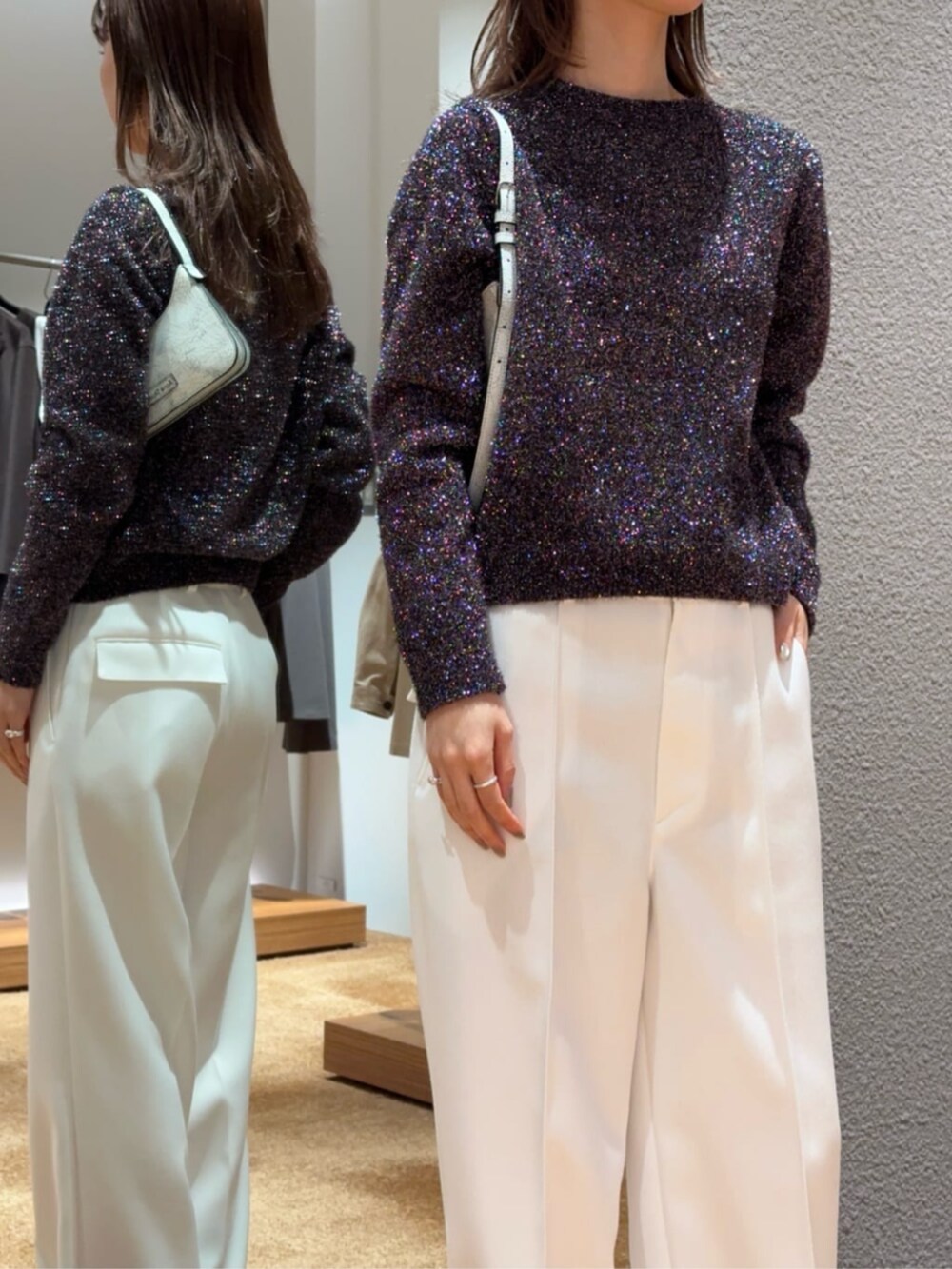 「TOMORROWLAND、トゥモローランド、Edition、Acne Studios、ラメニット、グリッターニット、スラックス、モノトーン、大人カジュアル」｜「EDITIONの【WEB先行予約】グリッターニット クルーネックプルオーバー（ニット/セーター、シルバー系）」を使った、Yonemitsu_TOMORROWLANDさん（レディース・166cm）の冬コーディネートの2枚目の写真