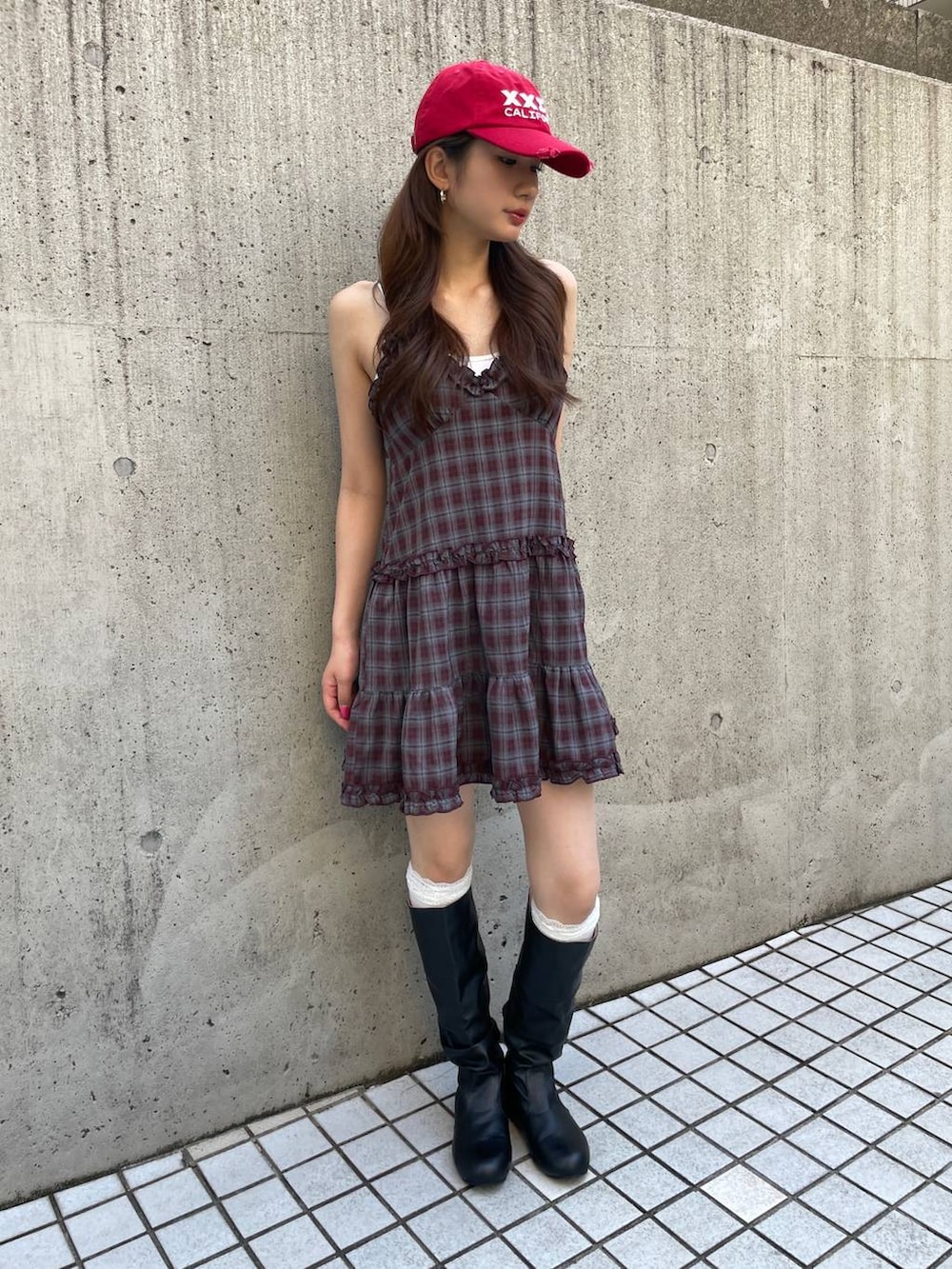 「高見え、高身長、きれいめ」｜「3.3 Field Trip の3.3 Field Trip／フリルチェックキャミワンピース（ワンピース、ブラウン系）」を使った、i0kv0iさん（レディース・165cm）の夏コーディネートの2枚目の写真
