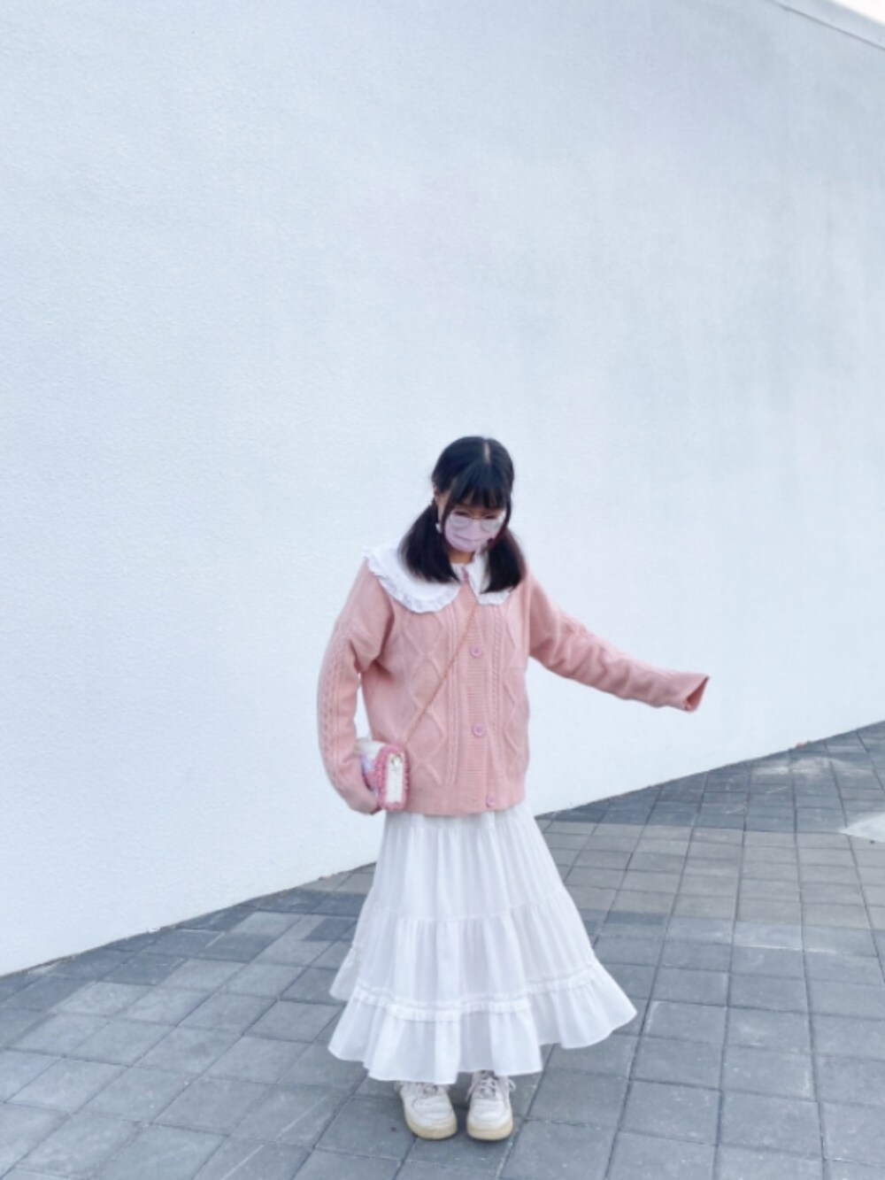 「冬コーデ、美術館コーデ、領片上衣、針織外套」｜「粉色針織外套のアイテム（ニット/セーター、ピンク系）」を使った、うさぎ🐰さん（レディース・147cm）の春コーディネートの2枚目の写真
