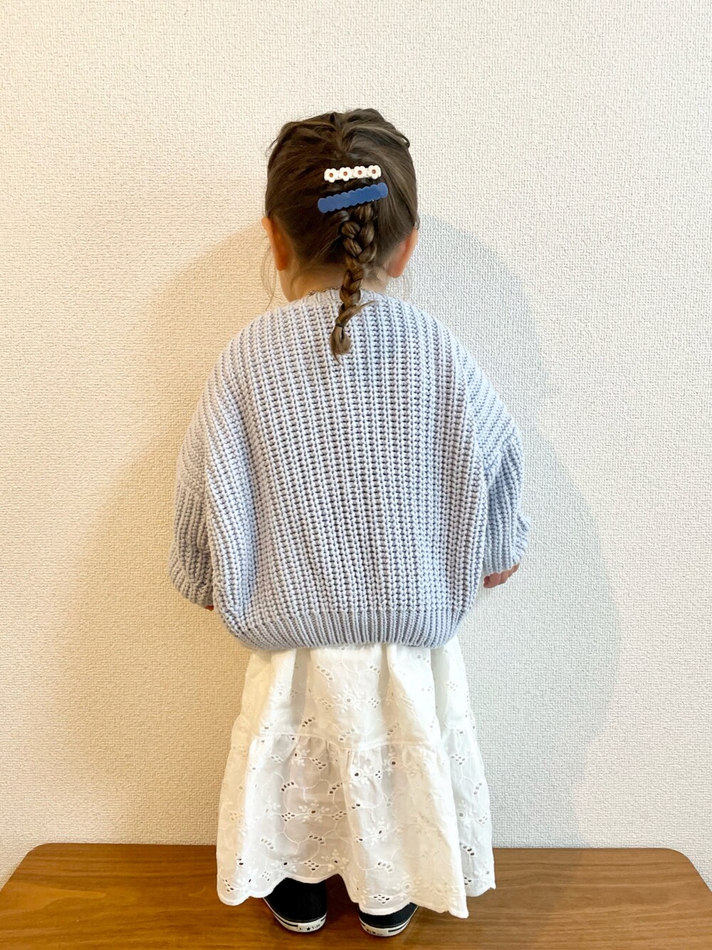 「カーディガン、おしゃれさんと繋がりたい、春コーデ、キッズコーデ、2歳、ハンドメイド、ヘアアレンジ、パープル、プリントT、チャコールグレー、ビーズネックレス、ティアード、スカート、レース、ハイカットスニーカー」|「importのアイテム(バレッタ/ヘアクリップ、ブルー系)」を使った、892kiさん(キッズ・90cm)の春コーディネートの2枚目の写真