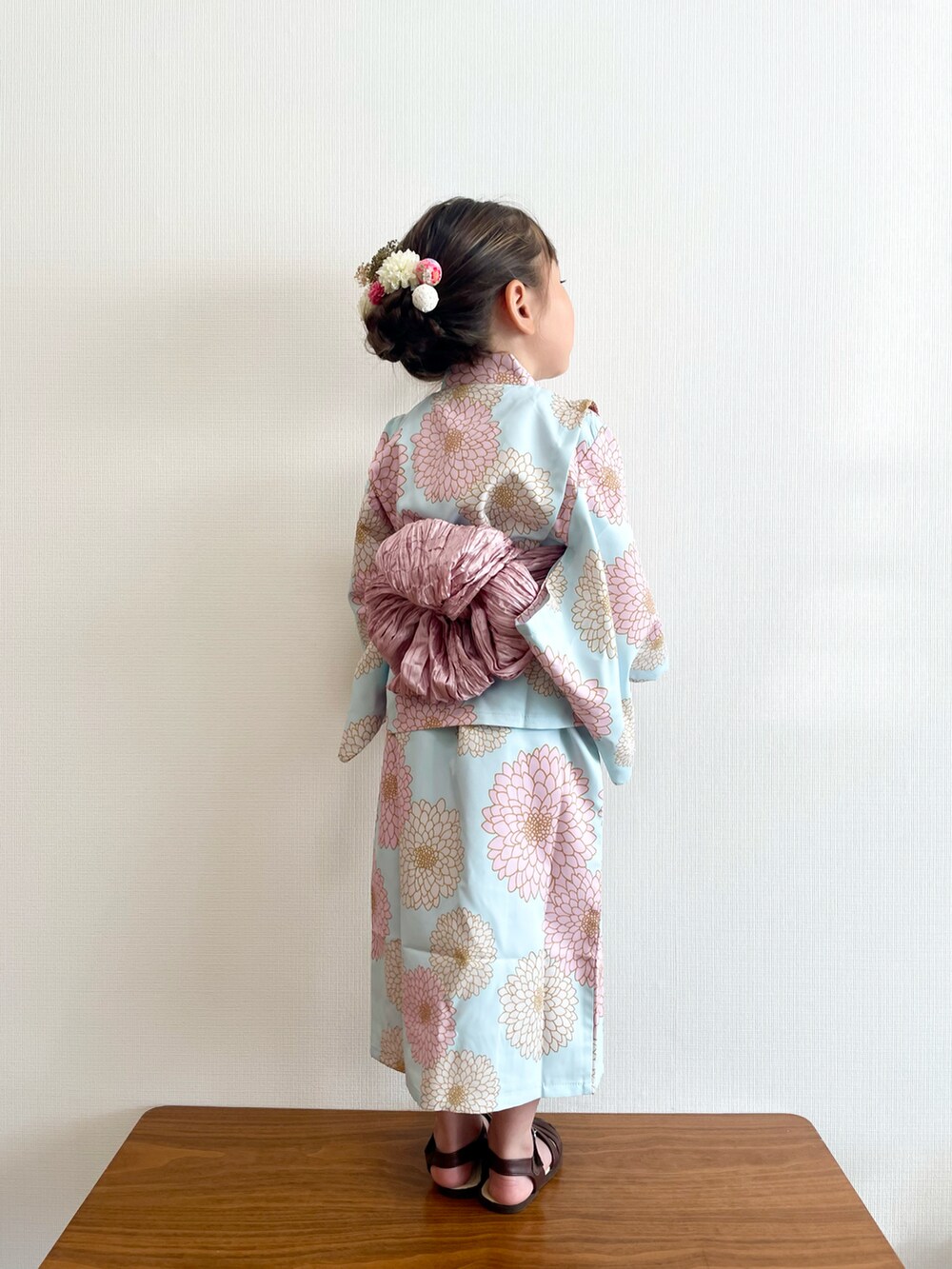 ピンク系の浴衣、その他のその他を着用したキッズの夏コーディネートの2枚目の写真