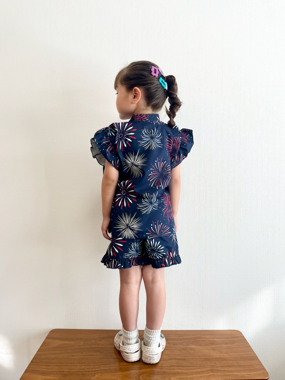 ブルー系の浴衣、その他のその他を着用したキッズの夏コーディネートの2枚目の写真