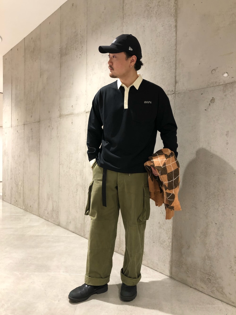 「URBAN RESEARCH、urban research sonny label、NEW ERA、GORE-TEX、m47、blundstone、oops、newarrival、秋冬コーデ、今日のコーデ」｜「NEW ERAのニューエラ キャップ ゴアテックス パックライト（キャップ、ブラック系）」を使った、Jun さん（メンズ・176cm）の秋コーディネートの2枚目の写真