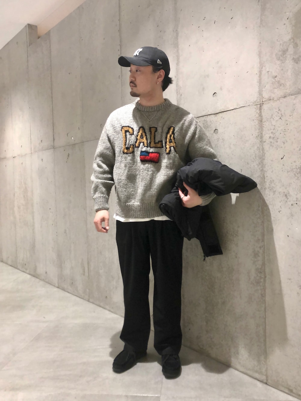 「URBAN RESEARCH、urban research sonny label、MoMA、WILDTHINGS、RICENINETEN、GRAMICCI、clarks、wallabee、GORE-TEX」｜「MOMAのアイテム（キャップ、ブラック系）」を使った、Jun さん（メンズ・176cm）の冬コーディネートの2枚目の写真