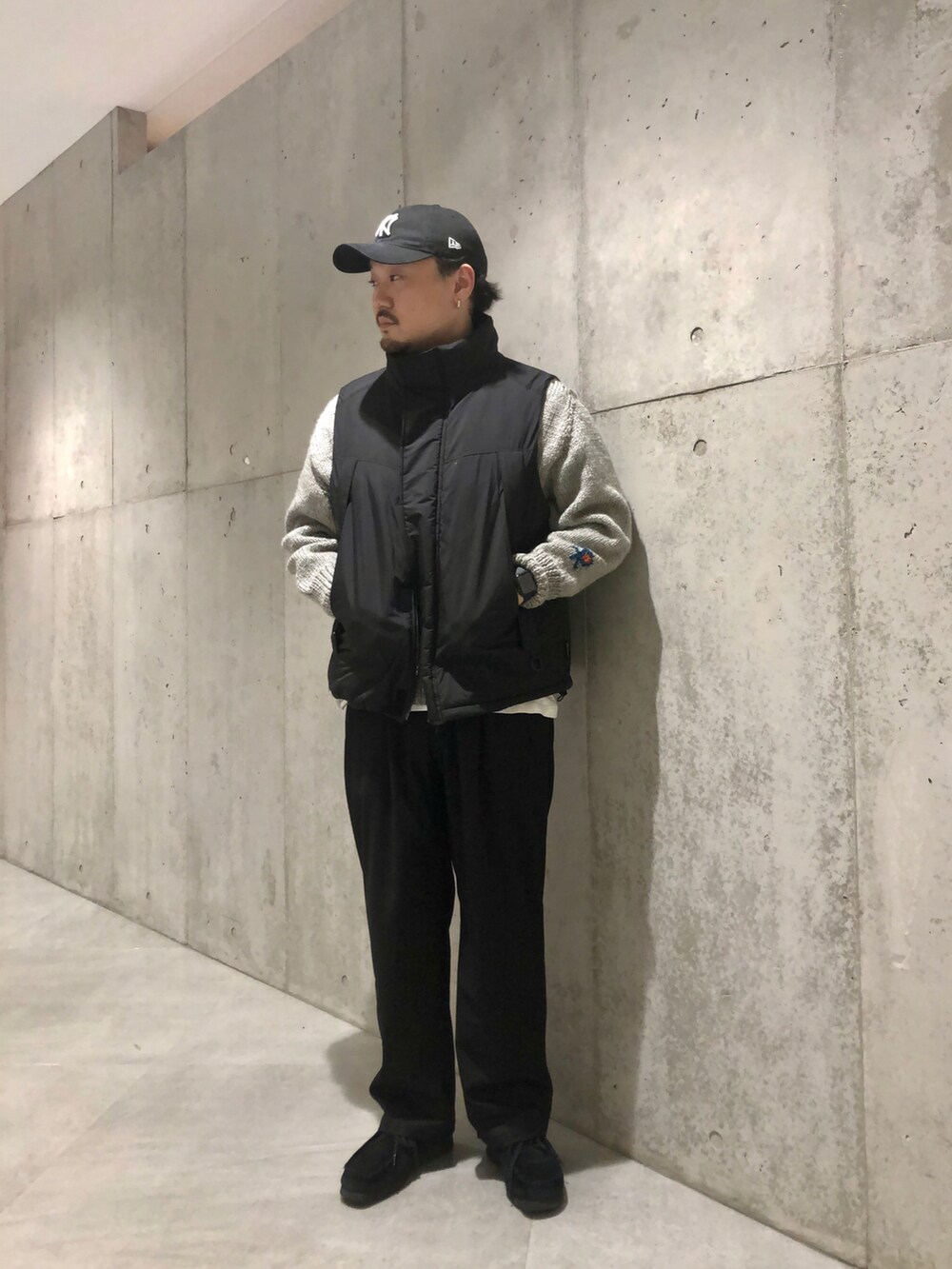 「URBAN RESEARCH、urban research sonny label、MoMA、WILDTHINGS、RICENINETEN、GRAMICCI、clarks、wallabee、GORE-TEX」｜「MOMAのアイテム（キャップ、ブラック系）」を使った、Jun さん（メンズ・176cm）の冬コーディネートの3枚目の写真