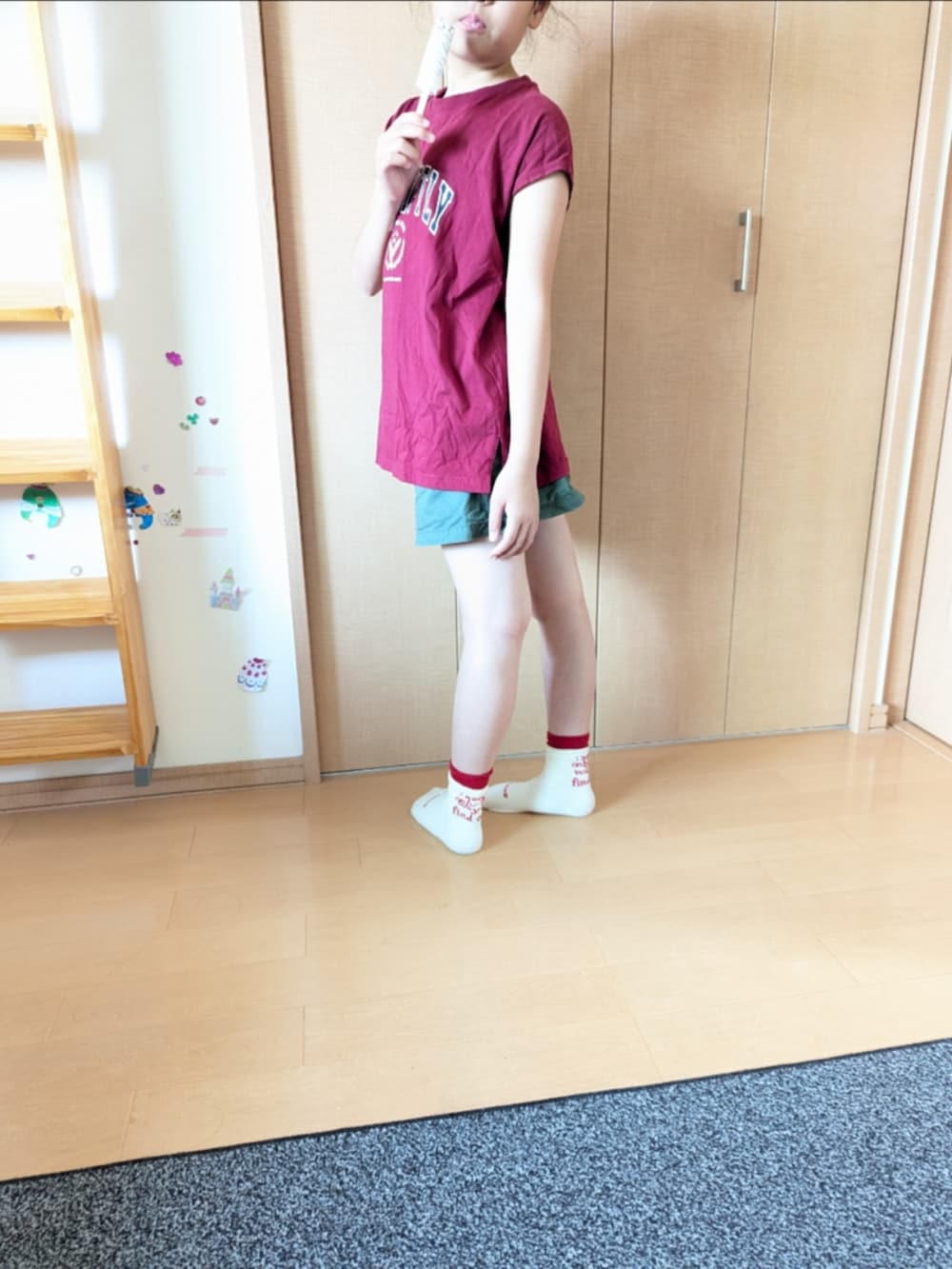 「靴下、アイスクリーム、短パン、カーキ、ノースリーブ」｜「靴下屋のアイテム（レッグウェア、ホワイト系）」を使った、popotan724さん（キッズ・144cm）の夏コーディネートの2枚目の写真