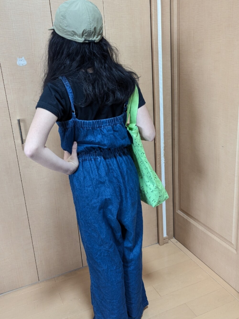 「SHOO・LA・RUEのアイテム（オールインワン・サロペット、ブルー系）」を使った、popotan724さん（キッズ・149cm）の春コーディネートの2枚目の写真