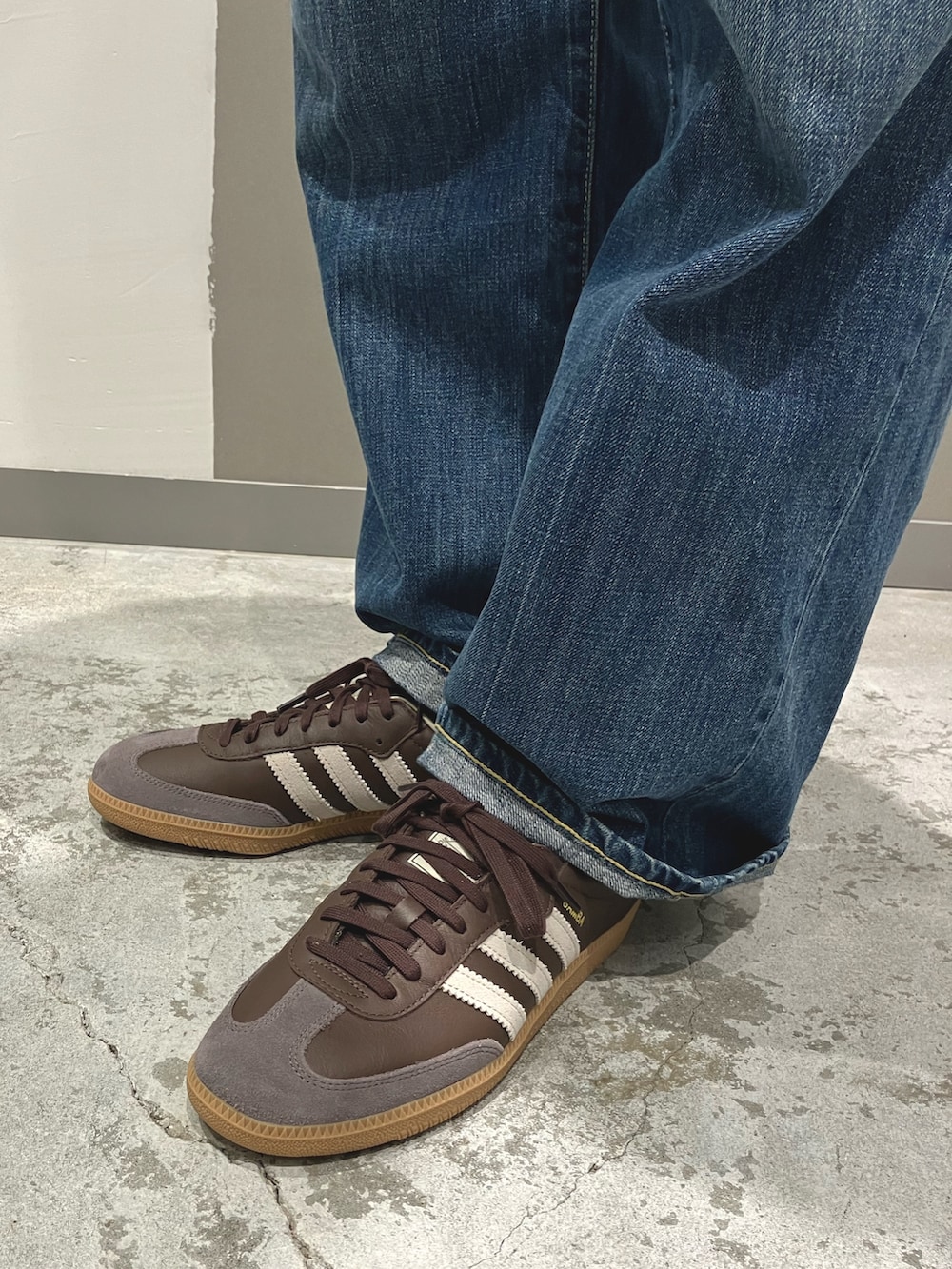 「スニーカー、キャップ、Tシャツ、adidas、長袖シャツ、アディダス、adidas originals、アディダスオリジナルス、サンバ、ポロ襟」｜「adidasのトレフォイル クラシック ベースボール キャップ [TREFOIL CLASSIC BASEBALL CAP]  / アディダスオリジナルス adidas Originals（キャップ、ホワイト系）」を使った、MMさん（メンズ・168cm）の秋コーディネートの2枚目の写真