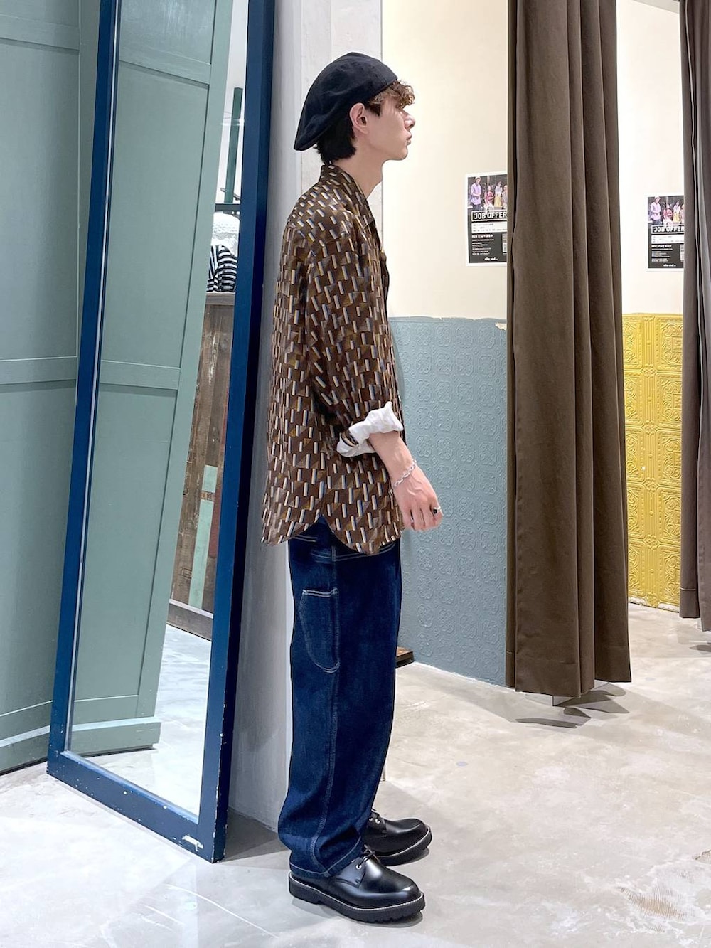 「ベーシック/シンプル、低身長、女子ウケ、カジュアル、niko and ...、どっと変わっちゃえ、デニムパンツ、シャツ」｜「niko and...のNEWプレーントゥシューズ（その他シューズ、ブラック系）」を使った、daikinikoandさん（メンズ・169cm）の秋コーディネートの3枚目の写真