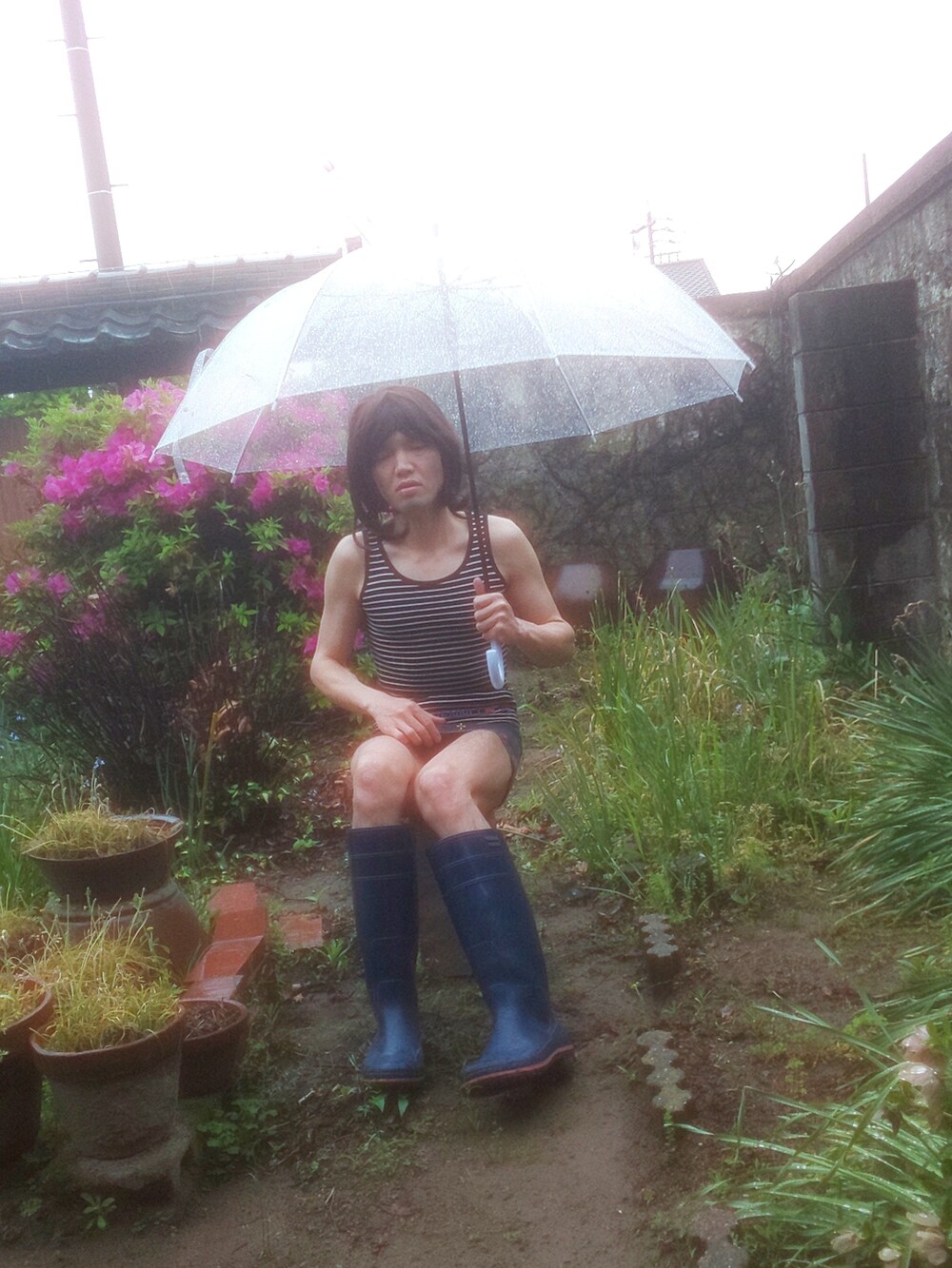 「おしゃれさんと繋がりたい、長靴女子、雨の日コーデ、デニム、ミニスカート」｜「zactasのアイテム（レインシューズ、ブルー系）」を使った、elinaさん（レディース・168cm）の春コーディネートの5枚目の写真
