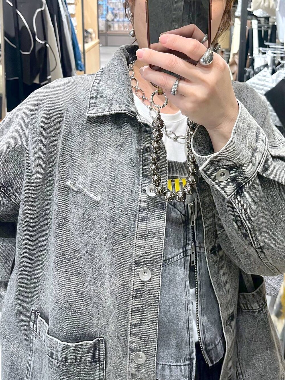 「着痩せ・細見え、体型カバー、カジュアル、休日コーデ、ママコーデ、楽ちんコーデ、春コーデ、ベーシック/シンプル、LAKOLE」｜「LAKOLEのニュアンスハートブローチ / 290706（ブローチ/コサージュ、その他）」を使った、yun..さん（レディース・160cm）の冬コーディネートの4枚目の写真
