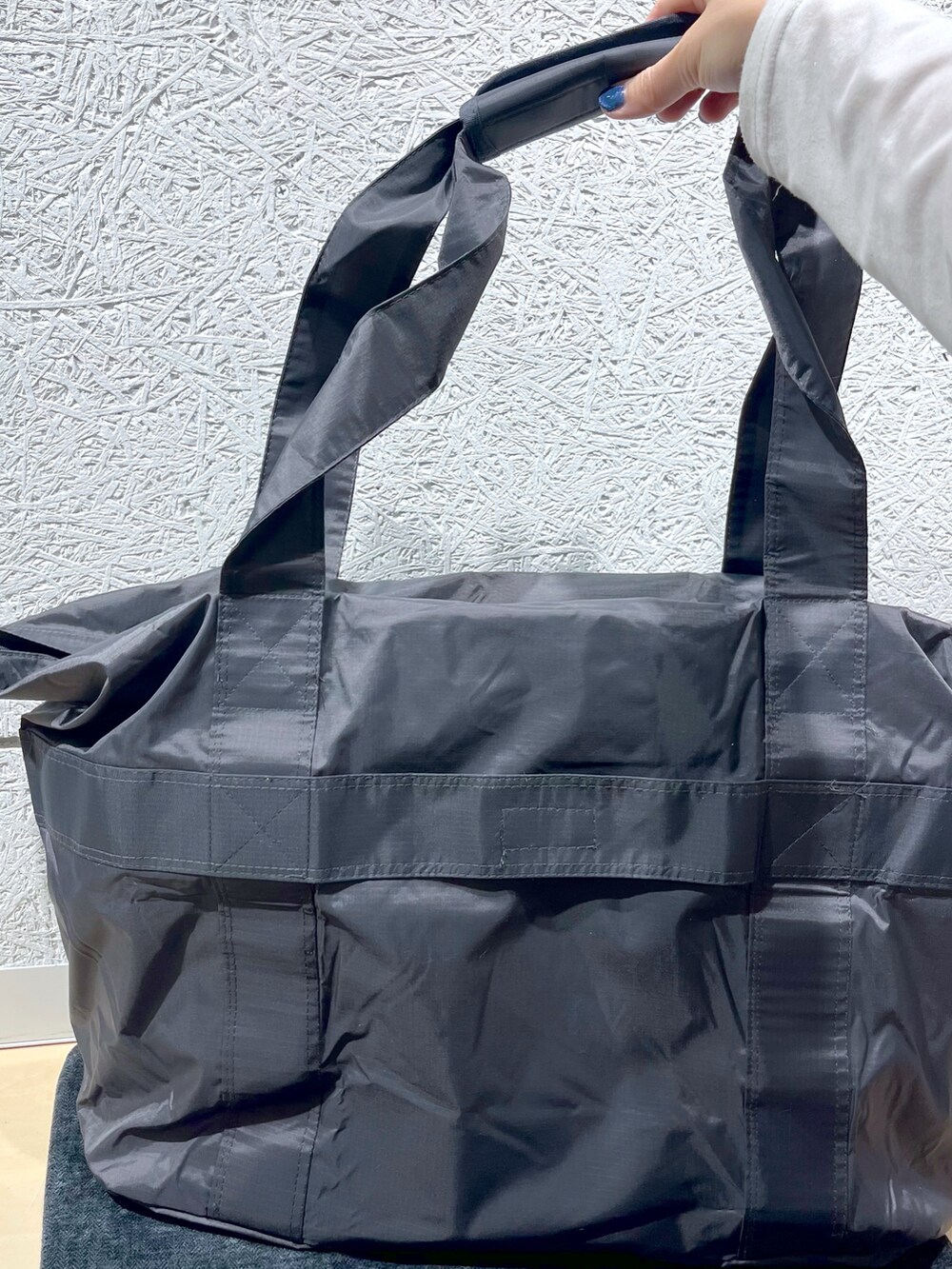 「LAKOLE、お出かけコーデ、休日スタイル、旅行、旅行スタイル、バッグ、トラベル、スキンケア、トラベル /リゾート、リラックススタイル、カジュアル、シンプル」｜「LAKOLEのヘアアイロンポーチ / 137072（トラベルグッズ、ブラック系）」を使った、yun..さん（レディース・160cm）の春コーディネートの5枚目の写真