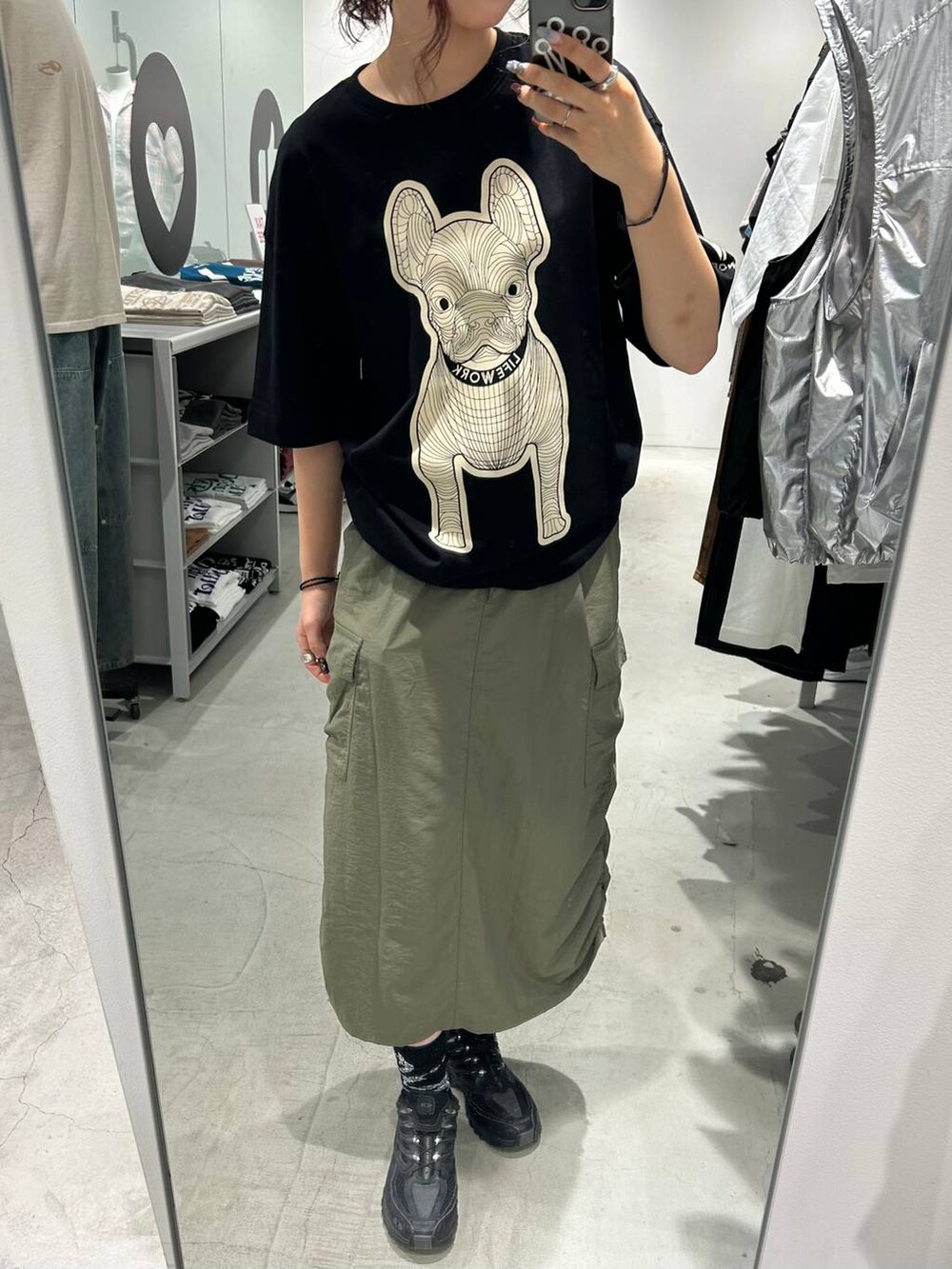 「韓国系、韓国ファッション、ALAND」｜「LIFE WORKの【UNISEX】LIFEWORK／Silket Ladok T（Tシャツ/カットソー、ブラック系）」を使った、7e1raさん（レディース・164cm）の夏コーディネートの2枚目の写真