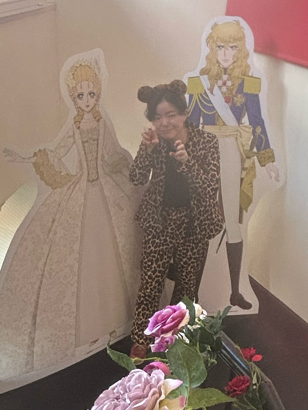 その他のテーラードジャケット、その他のその他パンツ、その他のヘアバンドを着用したレディースの春コーディネートの3枚目の写真