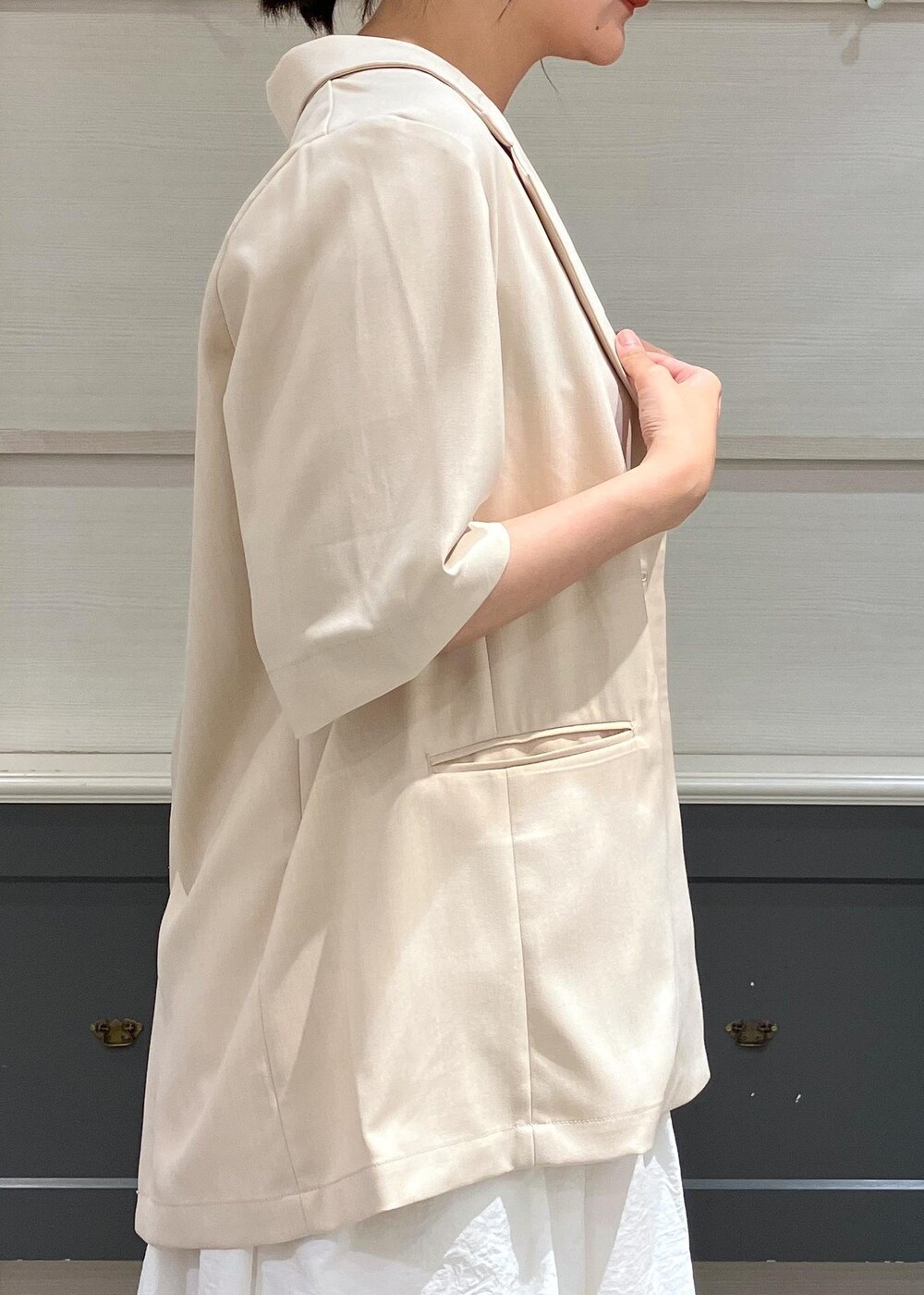 「ジャケット×ワンピース、インナー、ハートカット、羽織、接触冷感、アンサンブル、SALE、ホワイト、ベージュ、アイボリー、ヒール、ストラップ、ストラップサンダル、初夏コーデ、夏コーデ」｜「Juzeのストラップヒールサンダル（サンダル、ブラック系）」を使った、mikusonvisさん（レディース・168cm）の夏コーディネートの6枚目の写真