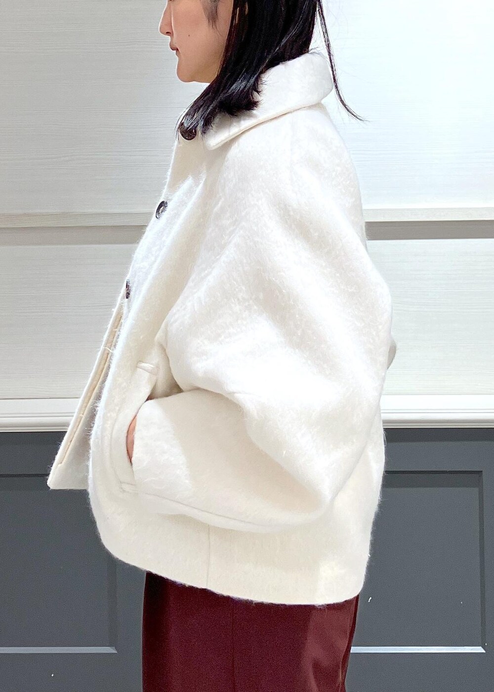 「初冬コーデ、デートコーデ、お出かけコーデ、大人カジュアル、パンツスタイル、きれいめコーデ、VIS、ストレート、イエベ秋、混合、高身長、トップス、ニット/セーター、キャミソール、ジャケット/アウター」｜「Juzeの【ご好評につき追加生産】ビッグリボンパンプス（パンプス、ブラック系）」を使った、mikusonvisさん（レディース・168cm）の秋コーディネートの9枚目の写真