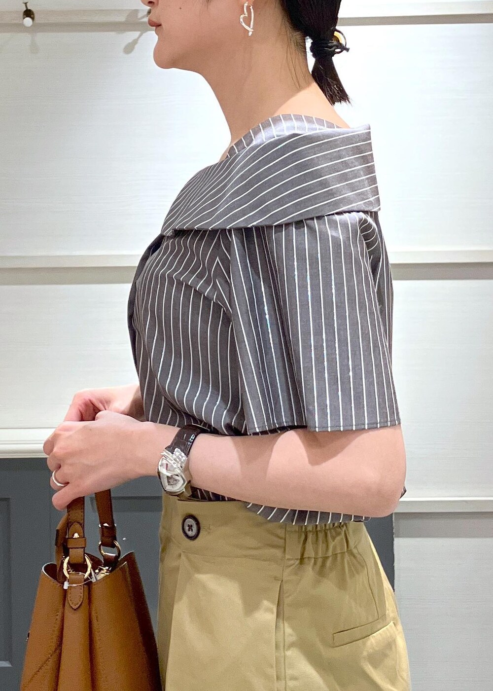 「初夏コーデ、夏コーデ、お仕事コーデ、デートコーデ、お出かけコーデ、女子会コーデ、大人カジュアル、パンツスタイル、カジュアルコーデ、ヘルシーコーデ、VIS、ストレート、イエベ秋、混合、高身長」｜「VISの【洗える】プチリボン付きパターンメッシュキャミソール（キャミソール、その他）」を使った、mikusonvisさん（レディース・168cm）の夏コーディネートの8枚目の写真