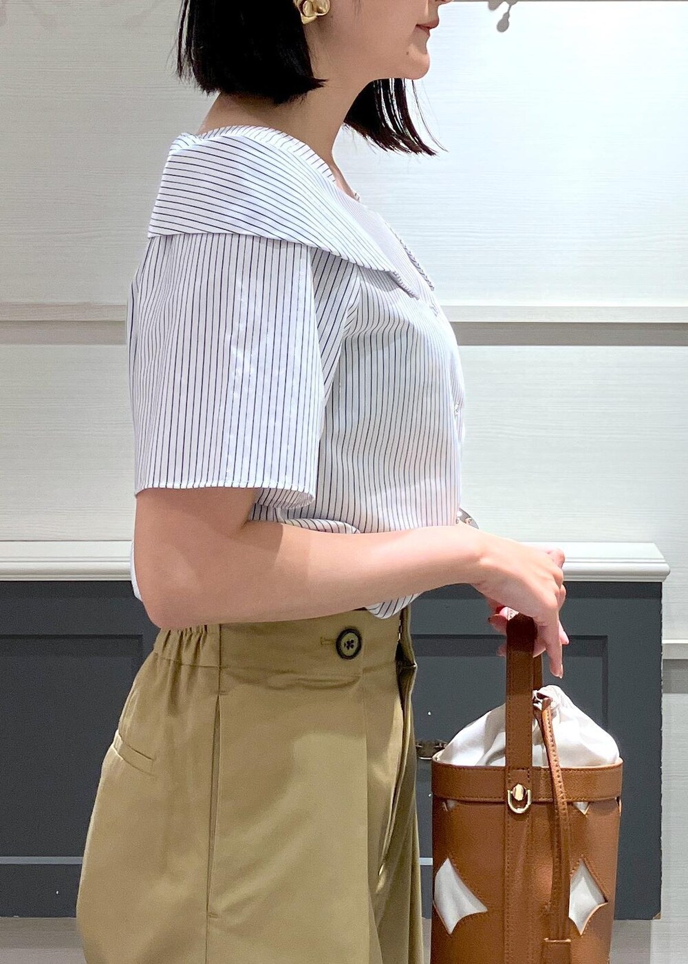 「オフショル、初夏コーデ、夏コーデ、お仕事コーデ、授業参観日コーデ、デートコーデ、お出かけコーデ、旅行コーデ、女子会コーデ、大人カジュアル、パンツスタイル、体型カバー、カジュアルコーデ、ヘルシーコーデ、きれいめコーデ」｜「Juzeのメタルヒールサンダル（サンダル、ブラック系）」を使った、mikusonvisさん（レディース・168cm）の夏コーディネートの8枚目の写真