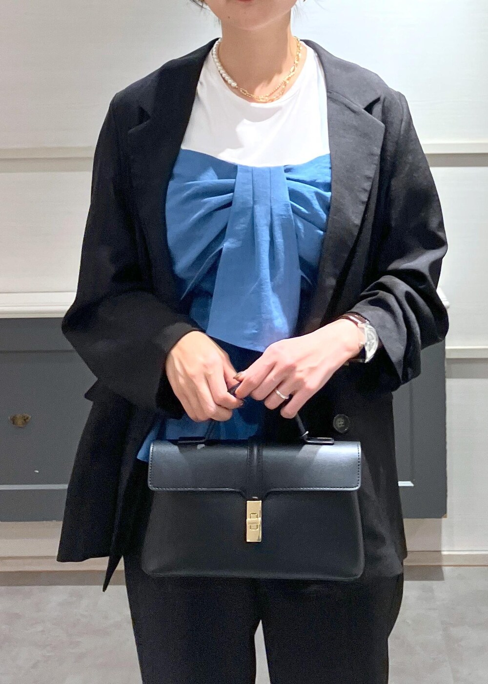 「ハンドバッグ、BVX44050、vis_highreviews、こだわり、ポケット付き、使い勝手がいい、弁当箱、日傘、初春コーデ、春コーデ、お仕事コーデ、セレモニーコーデ、デートコーデ、お出かけコーデ、女子会コーデ」｜「VISの【2WAY】ひねり金具ワンハンドルミニショルダーバッグ（ショルダーバッグ、ブラック系）」を使った、mikusonvisさん（レディース・168cm）の春コーディネートの8枚目の写真